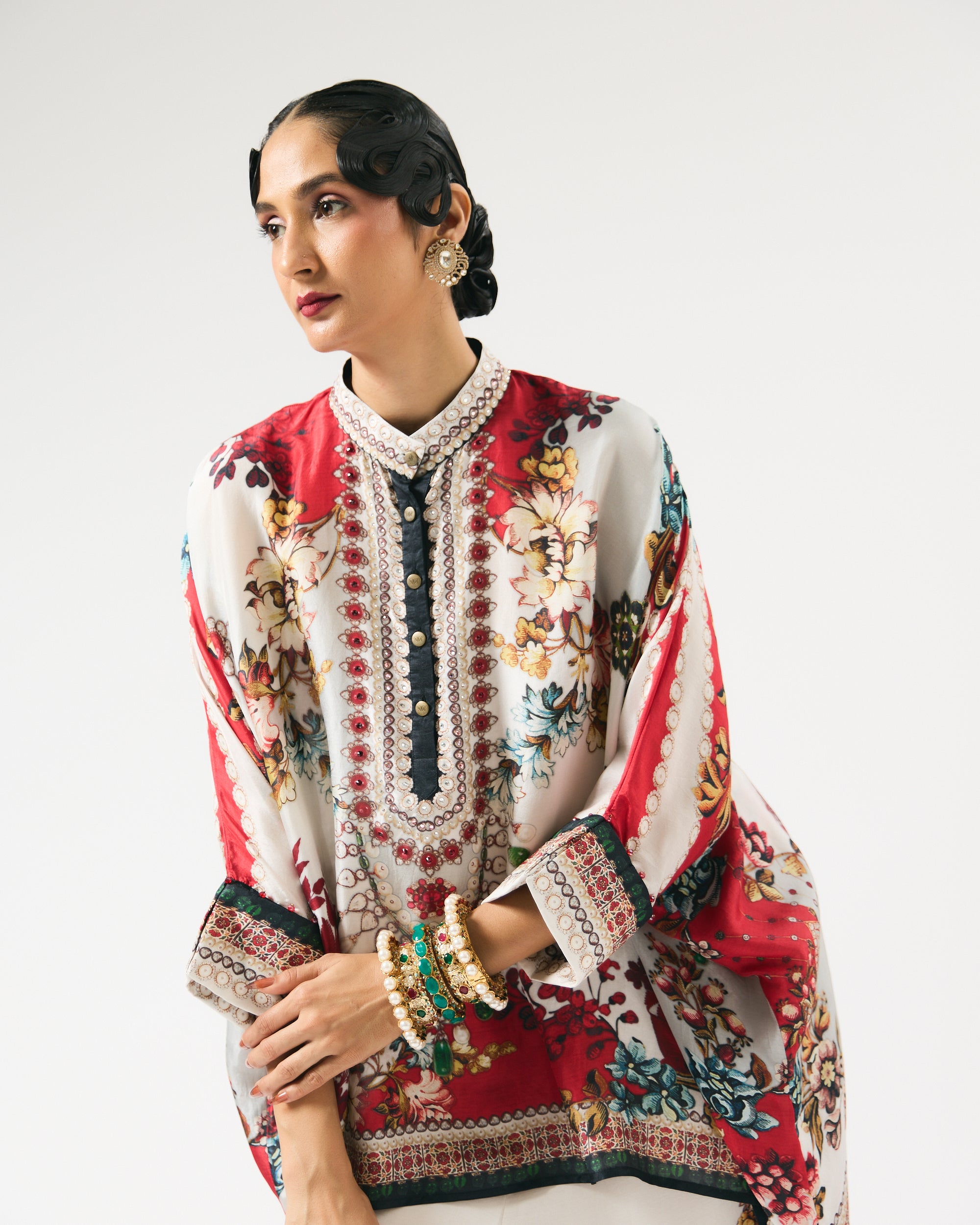 Nizam : Chanel/Sonth - Ivory/Red