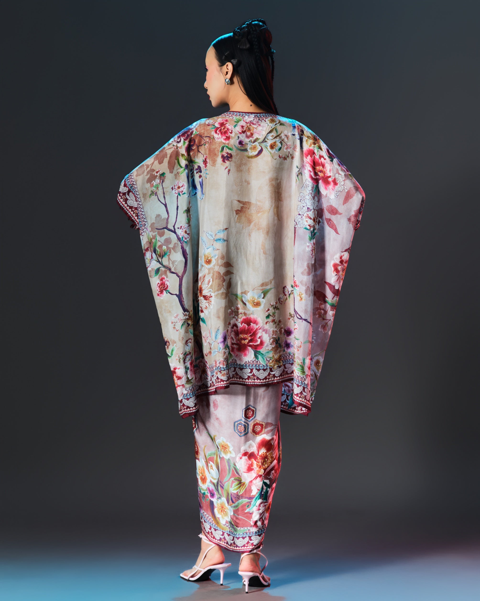 Ikebana : Maya/Indonesia - Brick/Beige