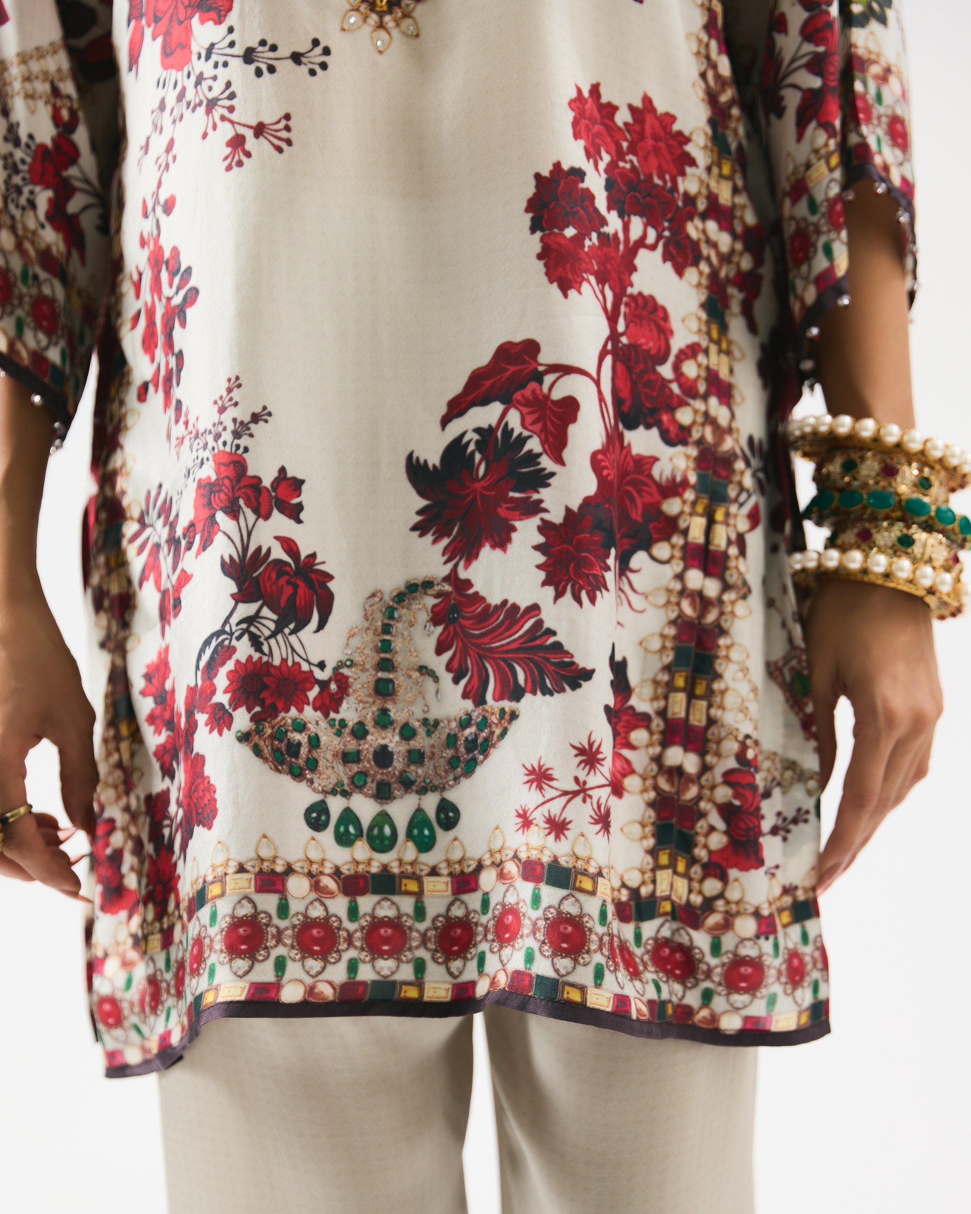 Nizam : Ghazal - Ivory/Red