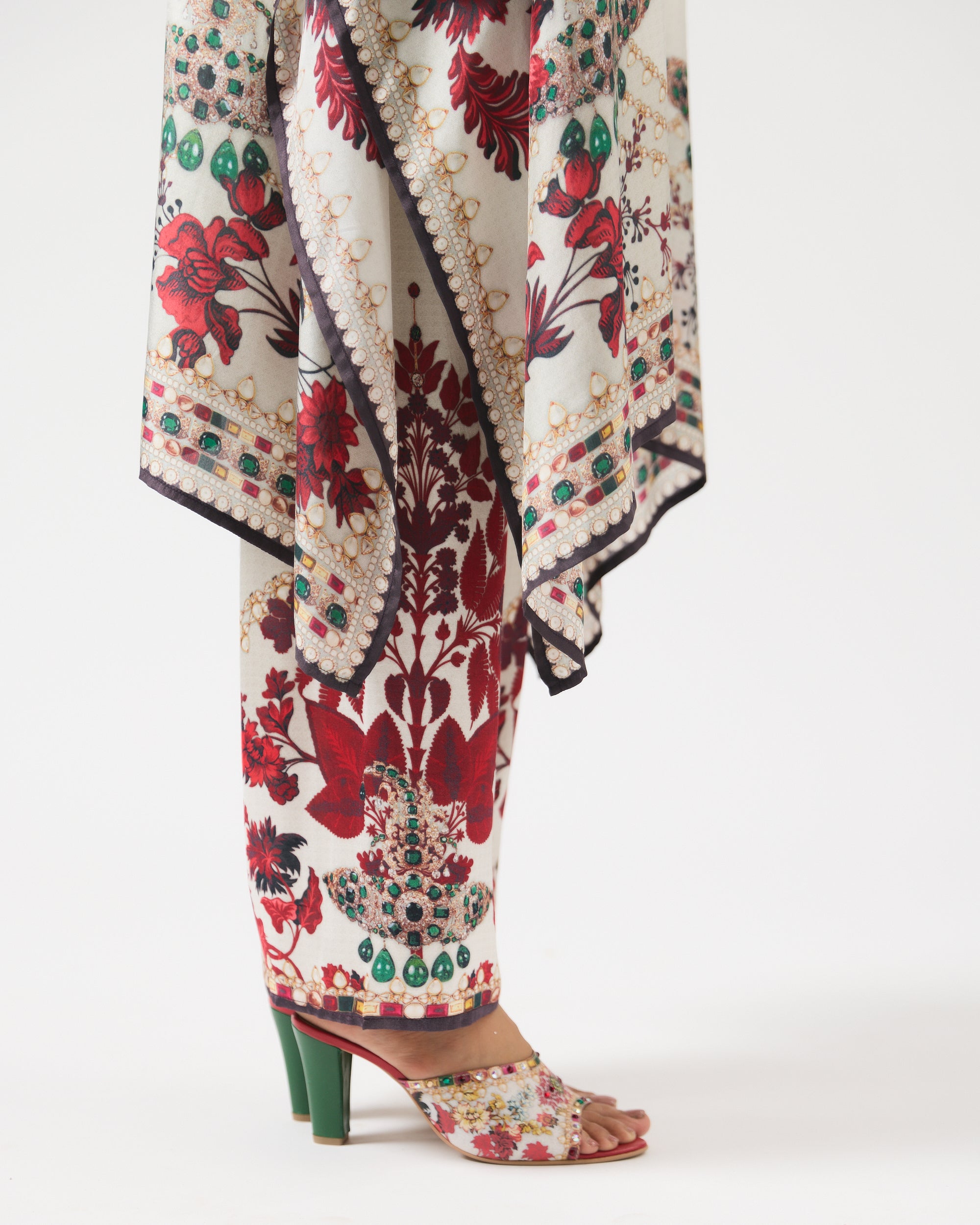 Nizam : Chantelle - Ivory/Red