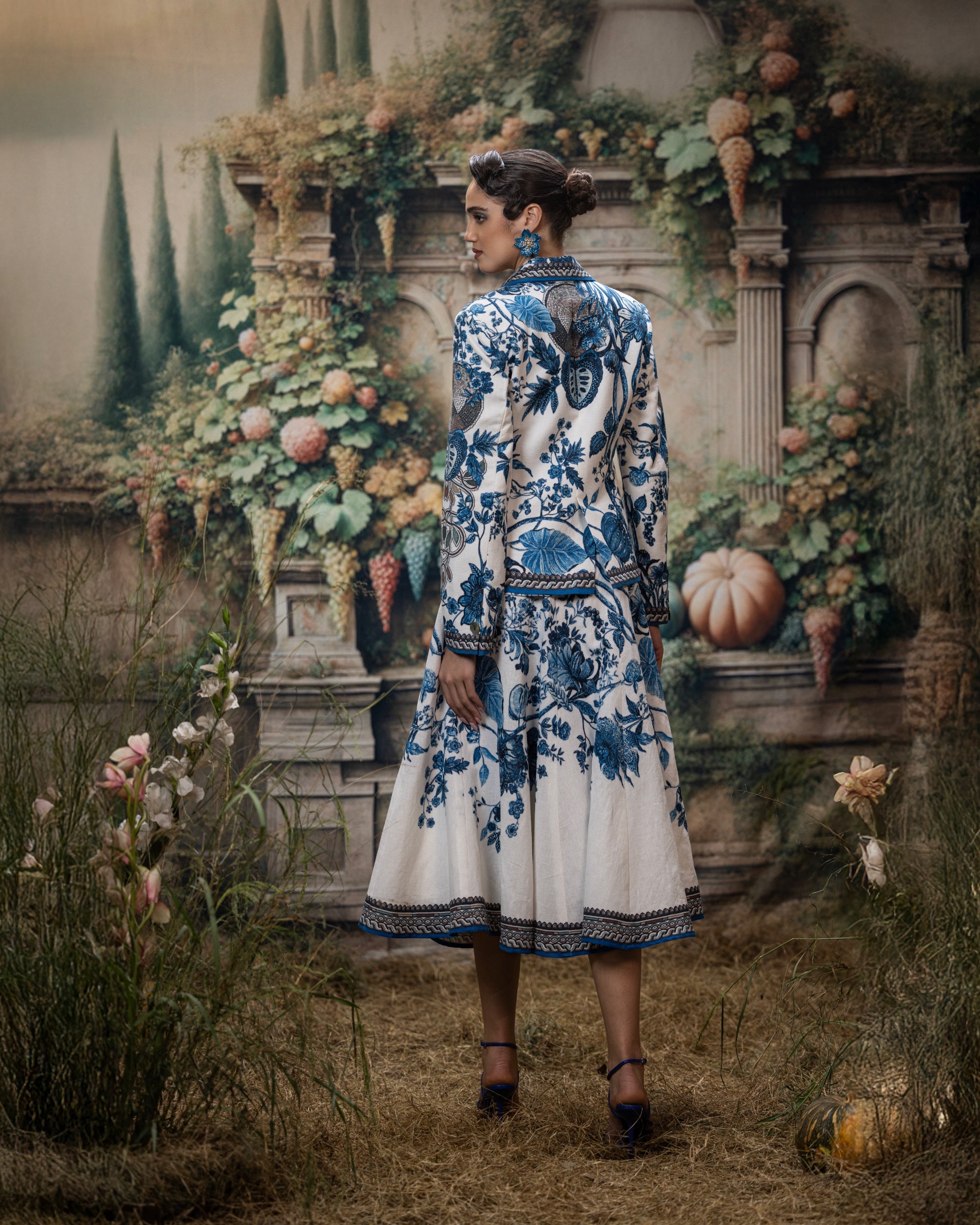 Florence : Raveena/Godiva - White/Blue