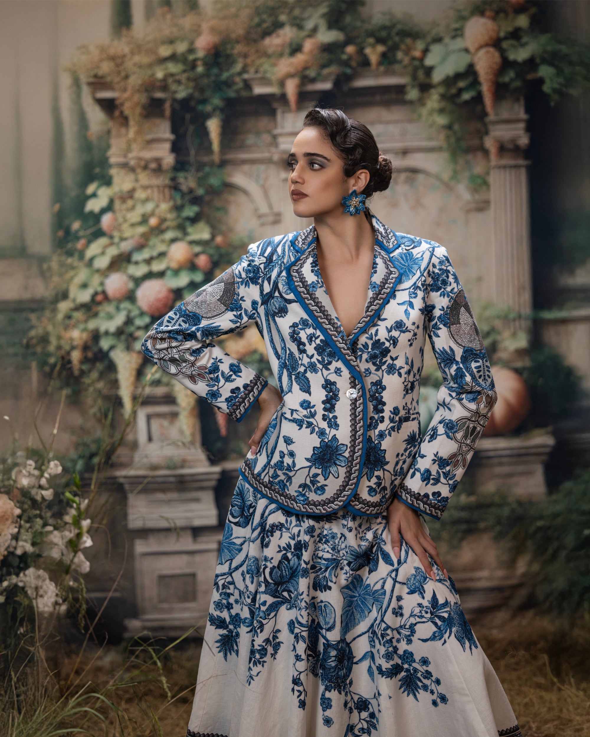 Florence : Raveena/Godiva - White/Blue