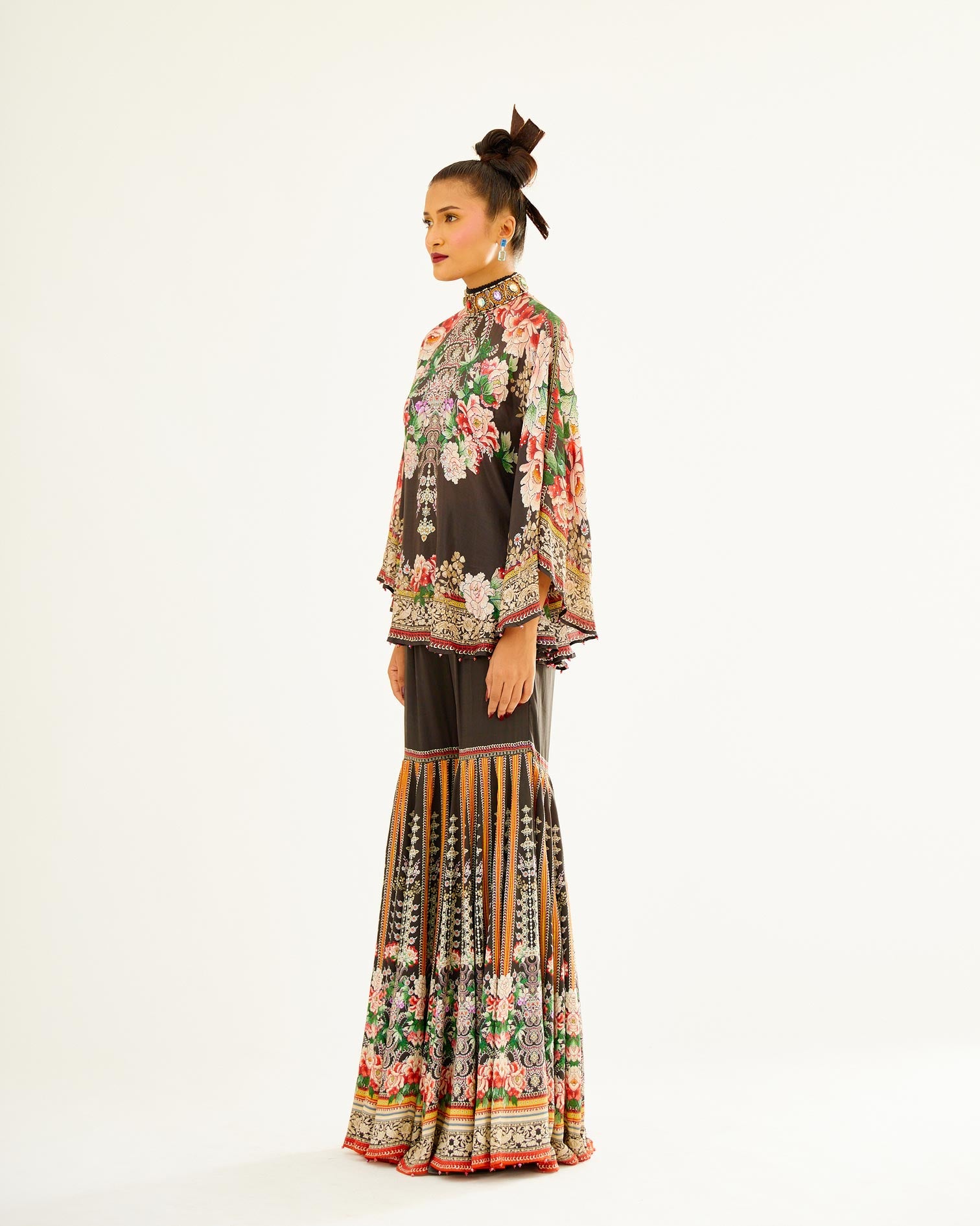 Sayuri : Poonam Sharara - Black