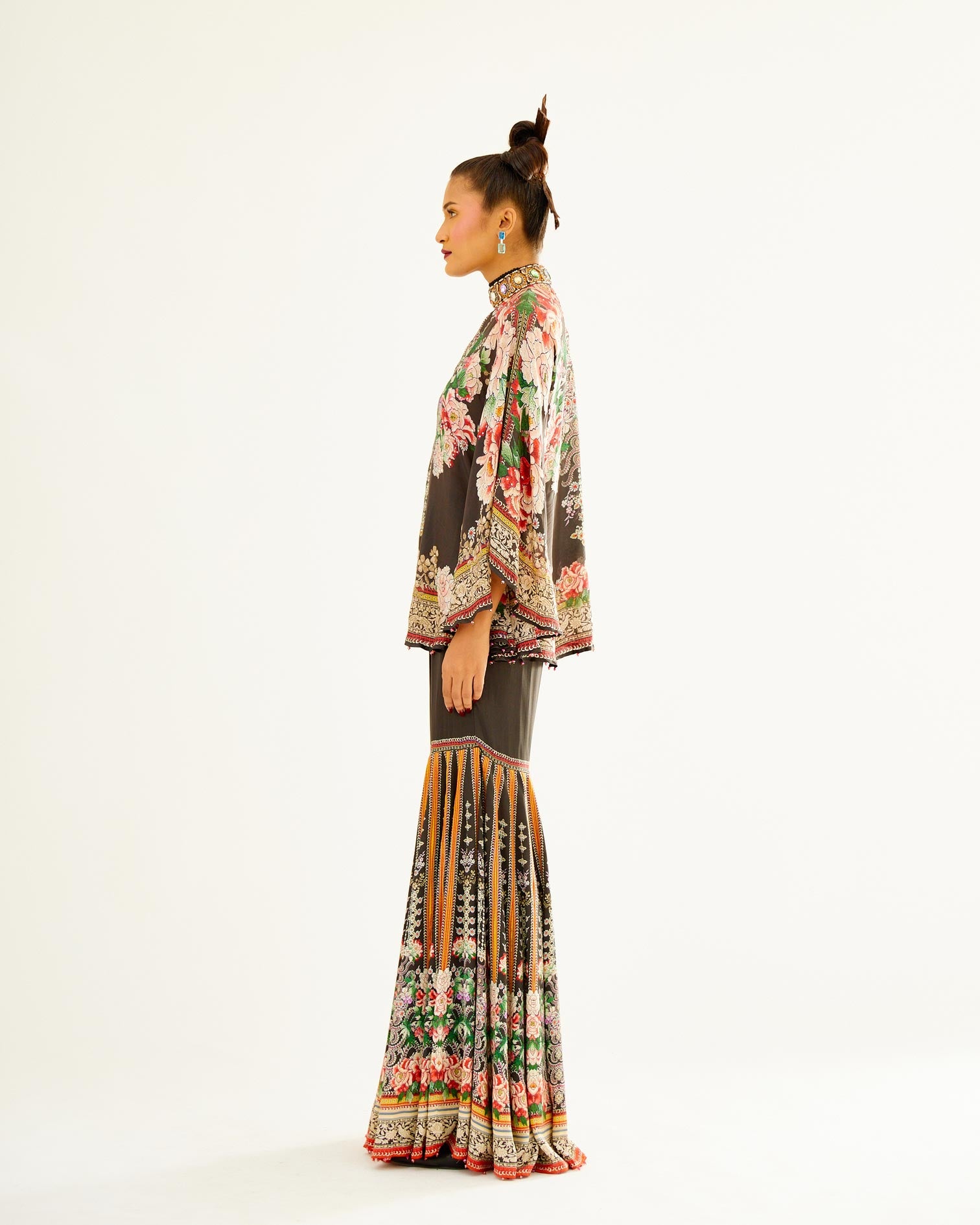 Sayuri : Poonam Sharara - Black