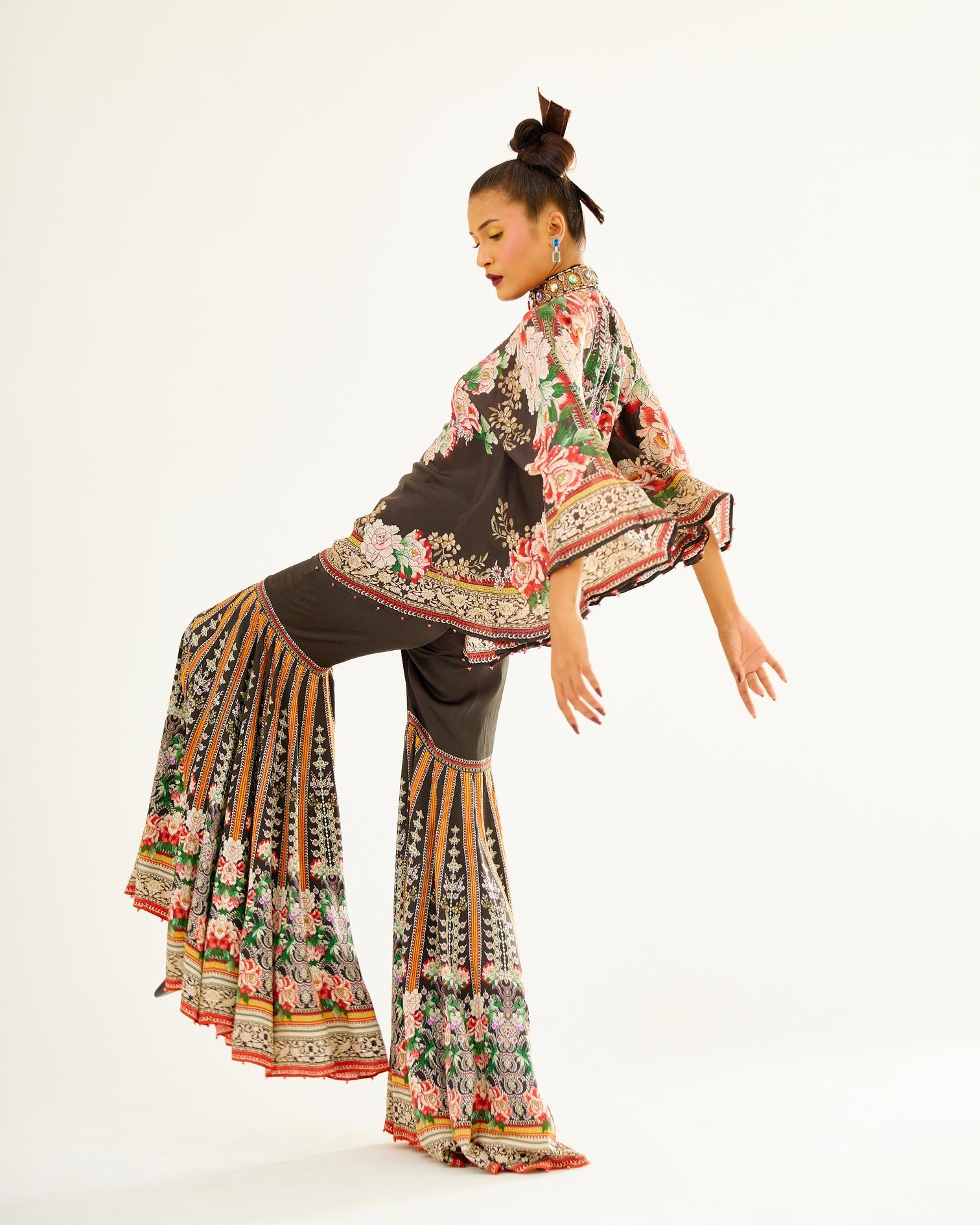 Sayuri : Poonam Sharara - Black