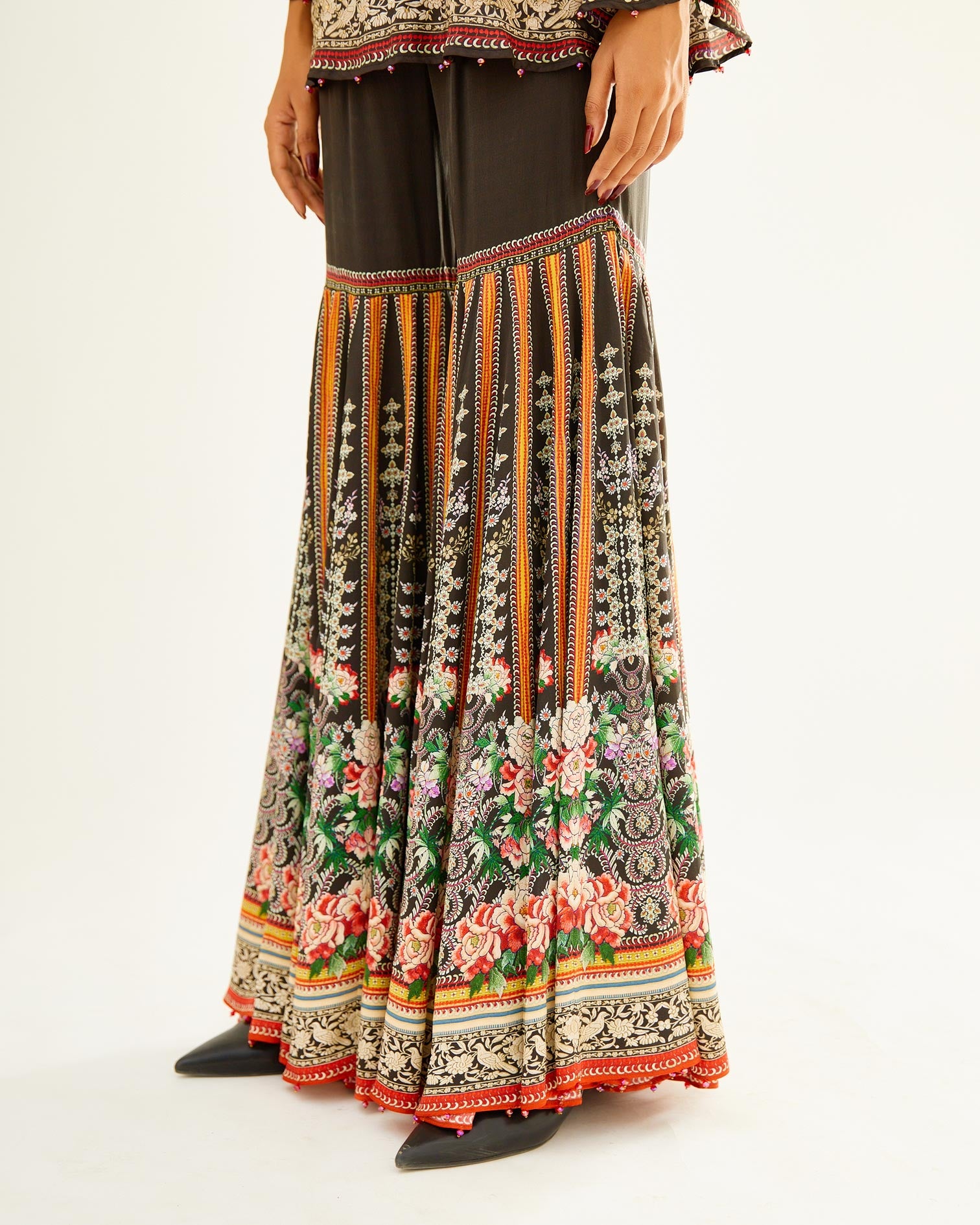 Sayuri : Poonam Sharara - Black