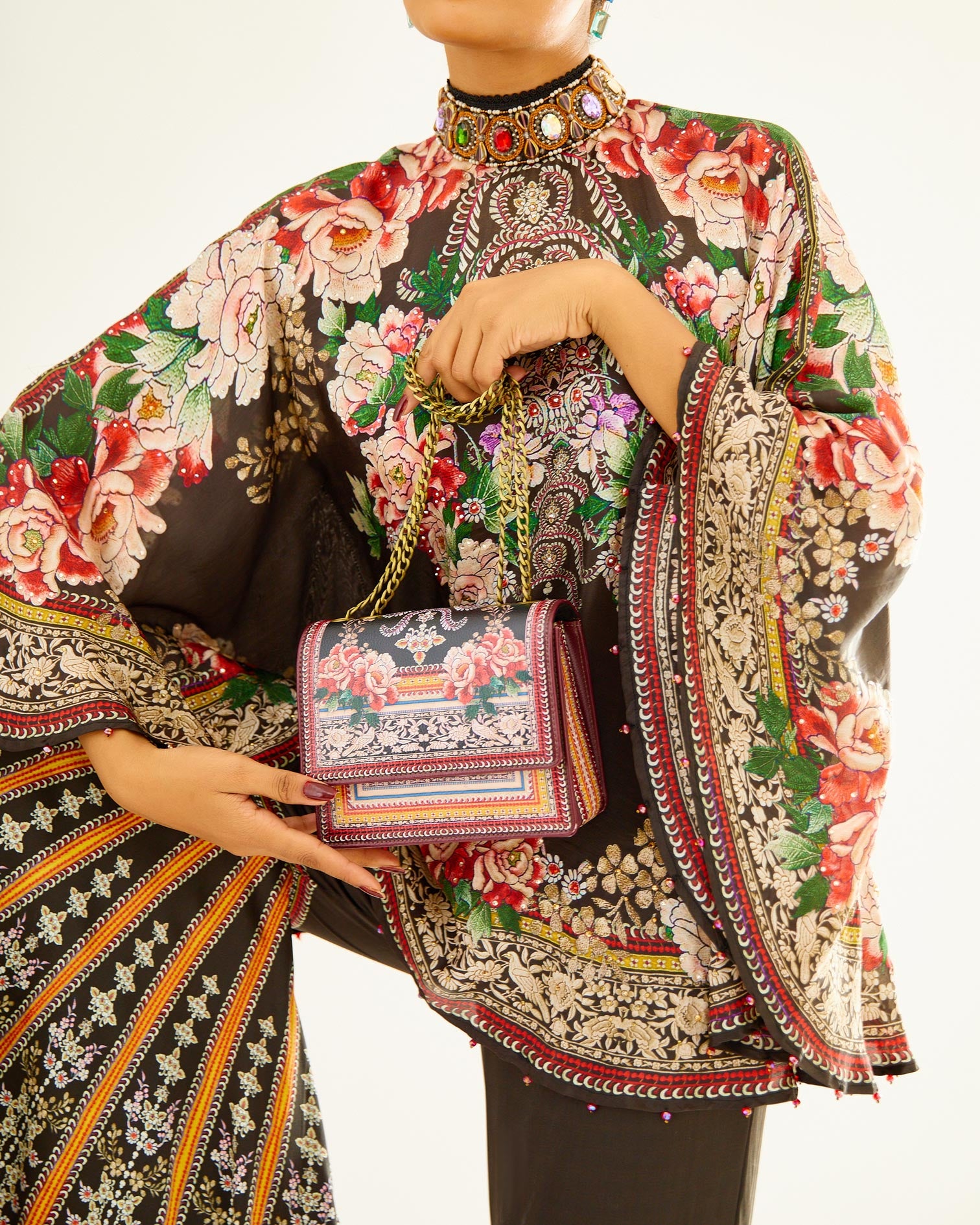 Sayuri : Poonam Sharara - Black