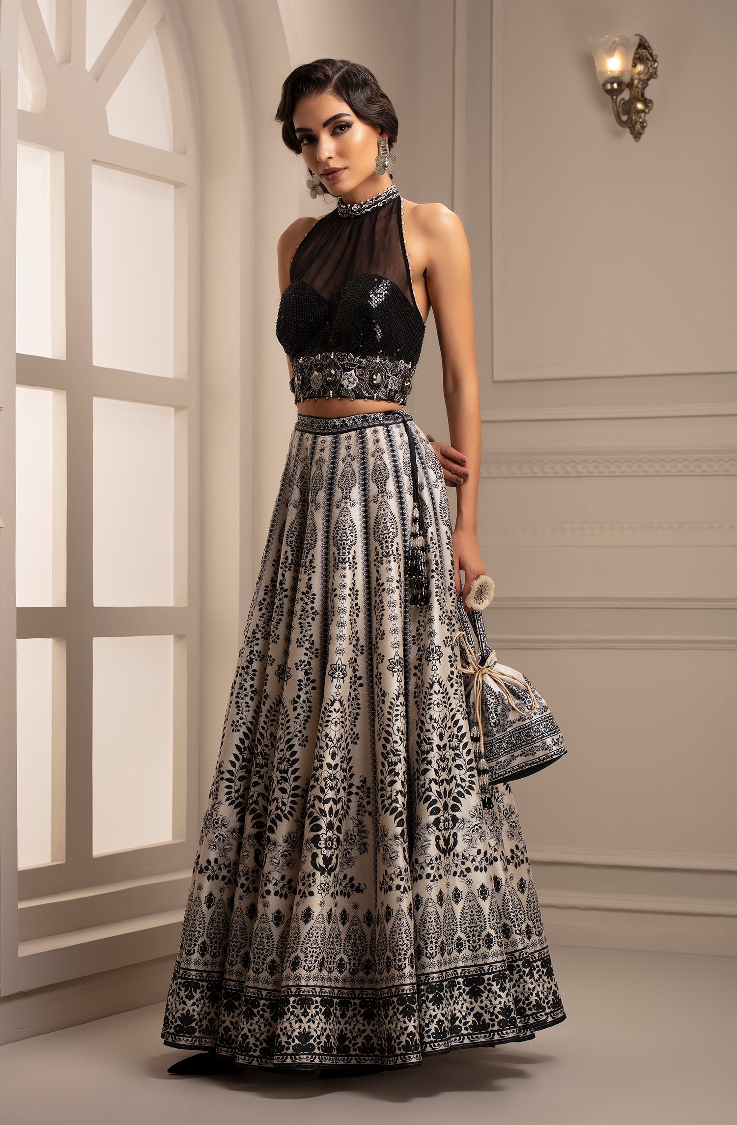Mandawa Leela : Black/White