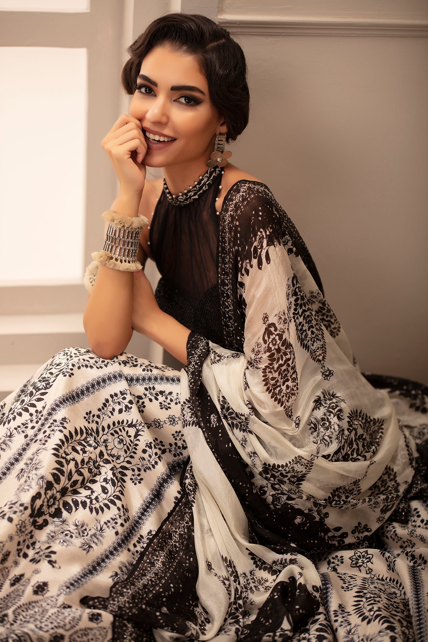 Mandawa Leela : Black/White