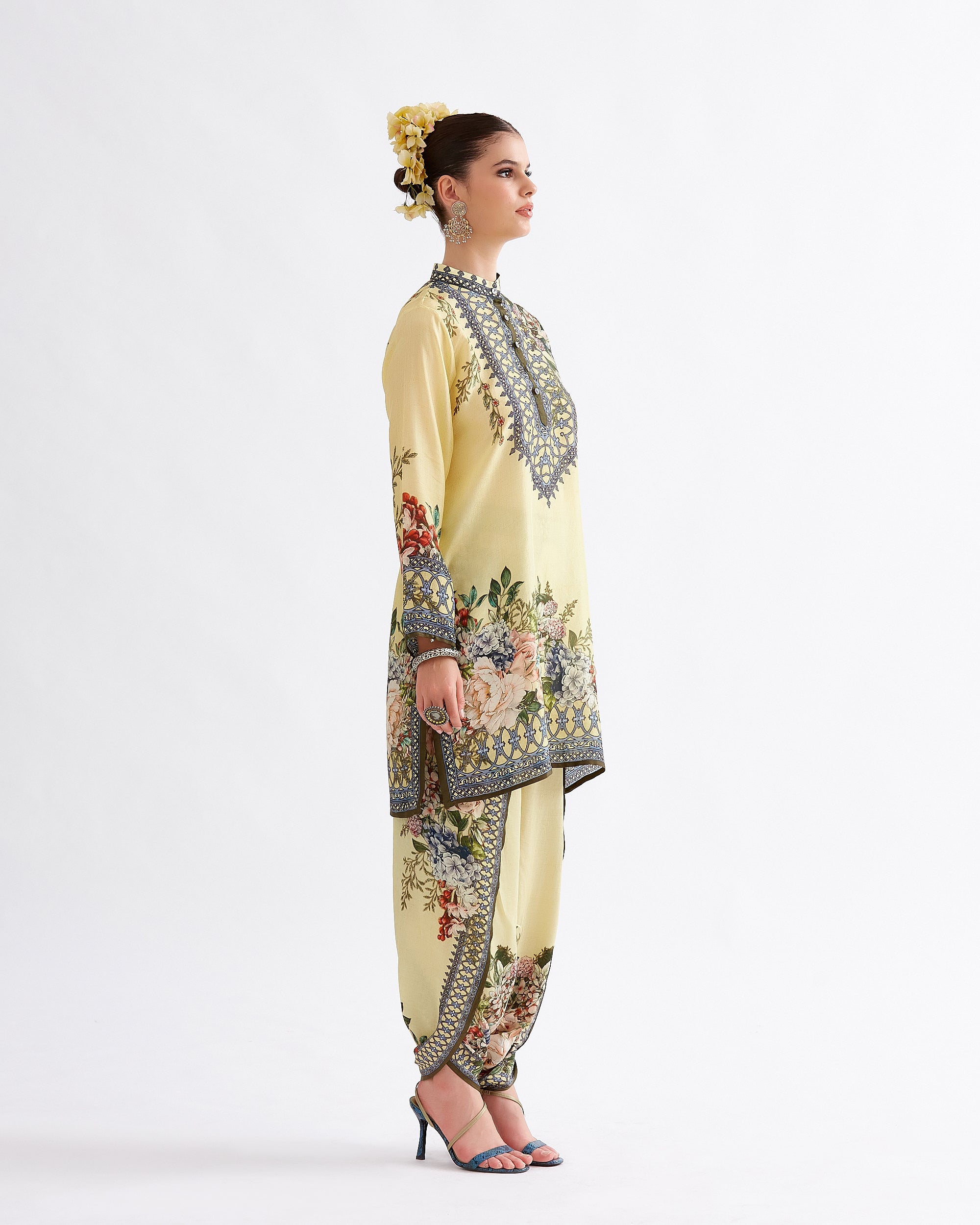 A Notting Hill Summer : Reza - Buttercup