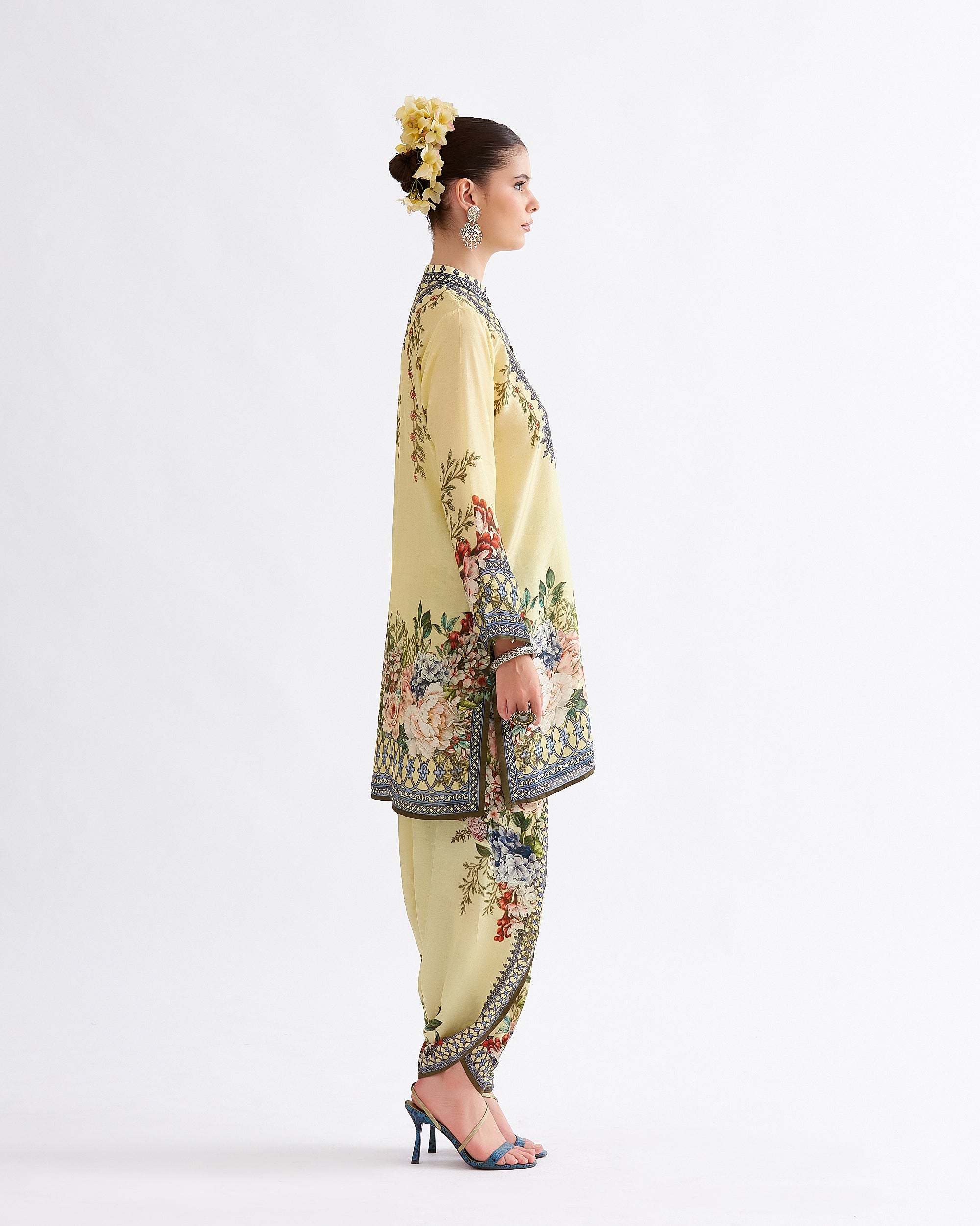A Notting Hill Summer : Reza - Buttercup
