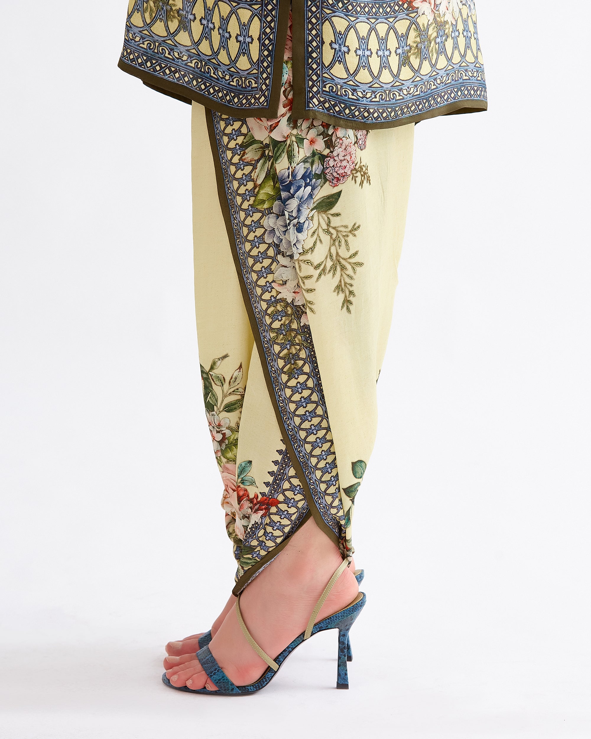 A Notting Hill Summer : Reza - Buttercup