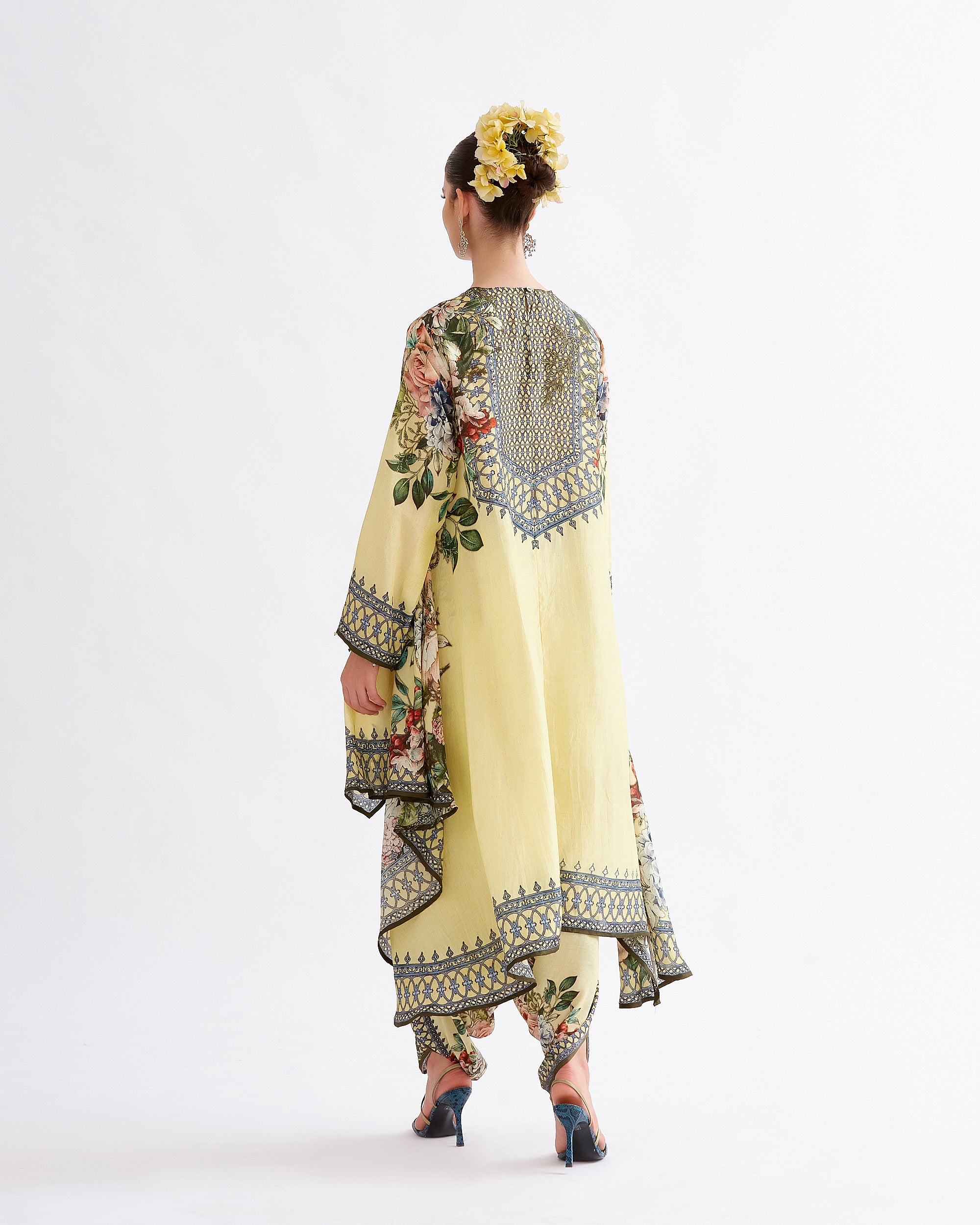 A Notting Hill Summer : Aafreen - Buttercup