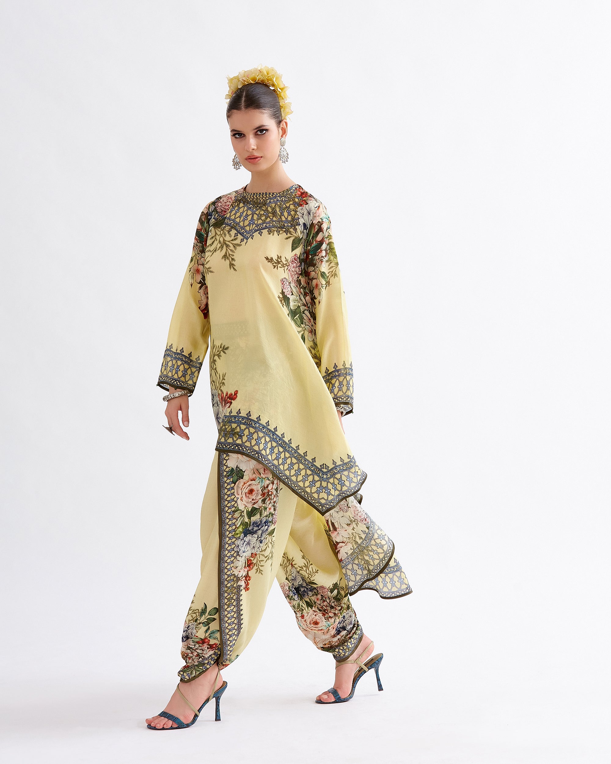 A Notting Hill Summer : Aafreen - Buttercup