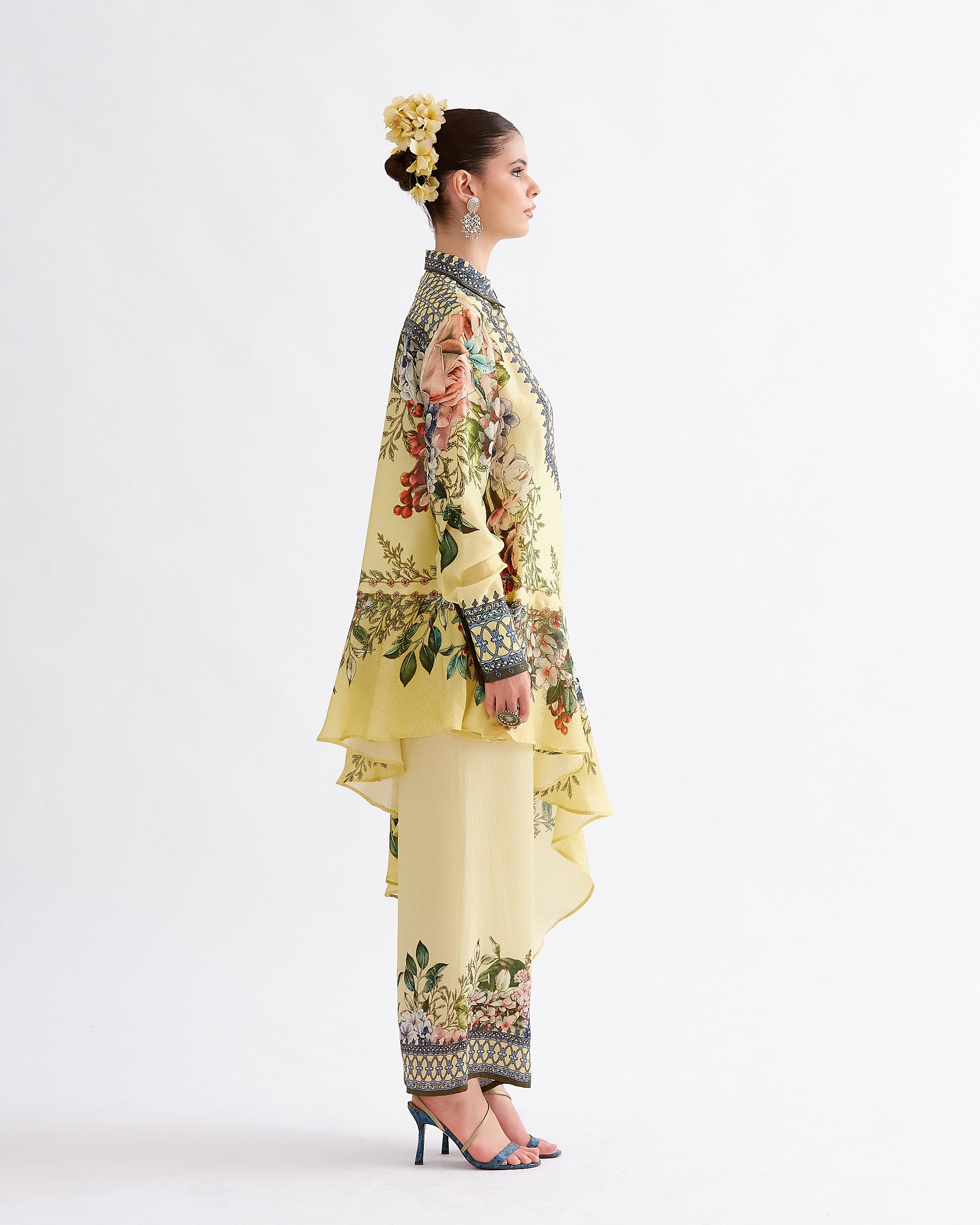 A Notting Hill Summer : Bijli - Butercup