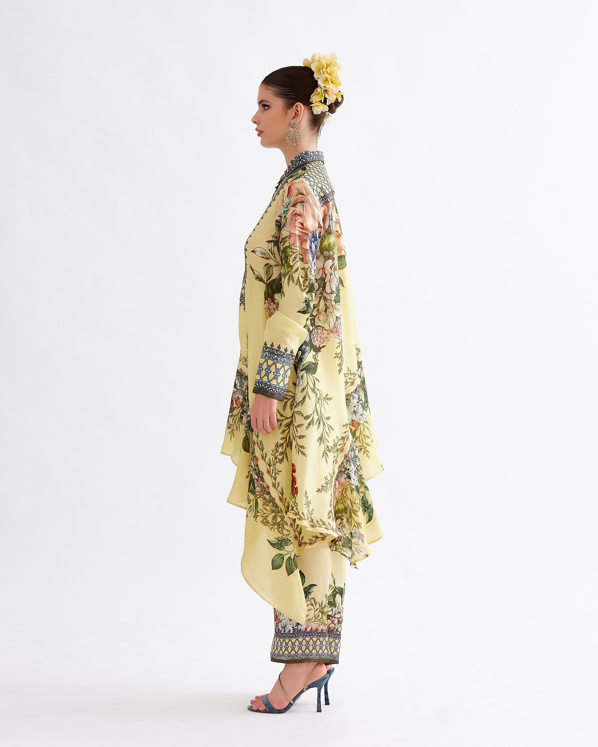 A Notting Hill Summer : Bijli - Butercup
