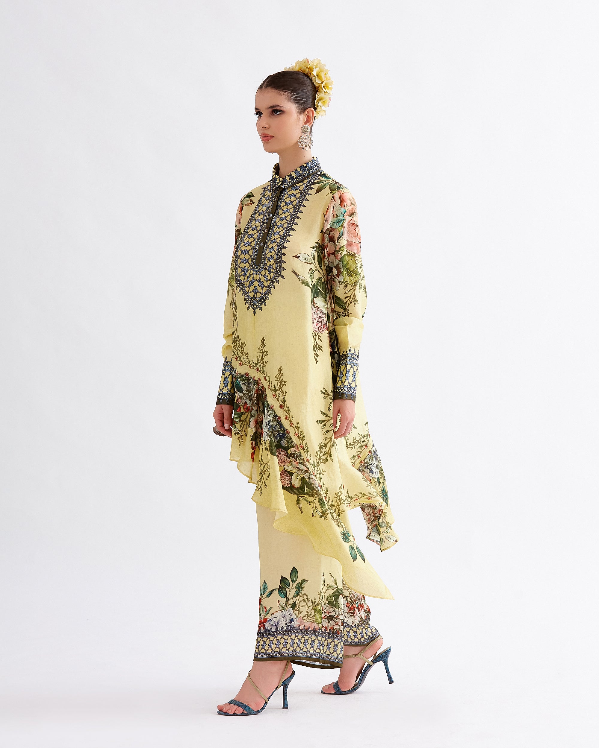 A Notting Hill Summer : Bijli - Butercup