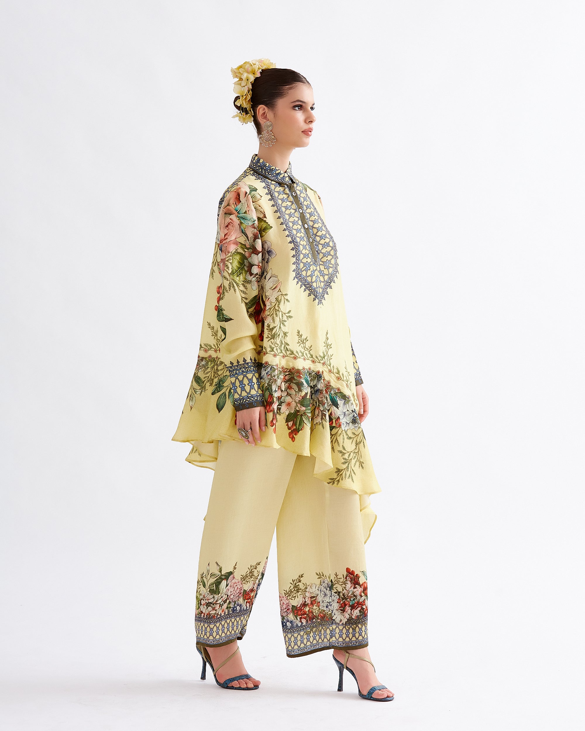 A Notting Hill Summer : Bijli - Butercup