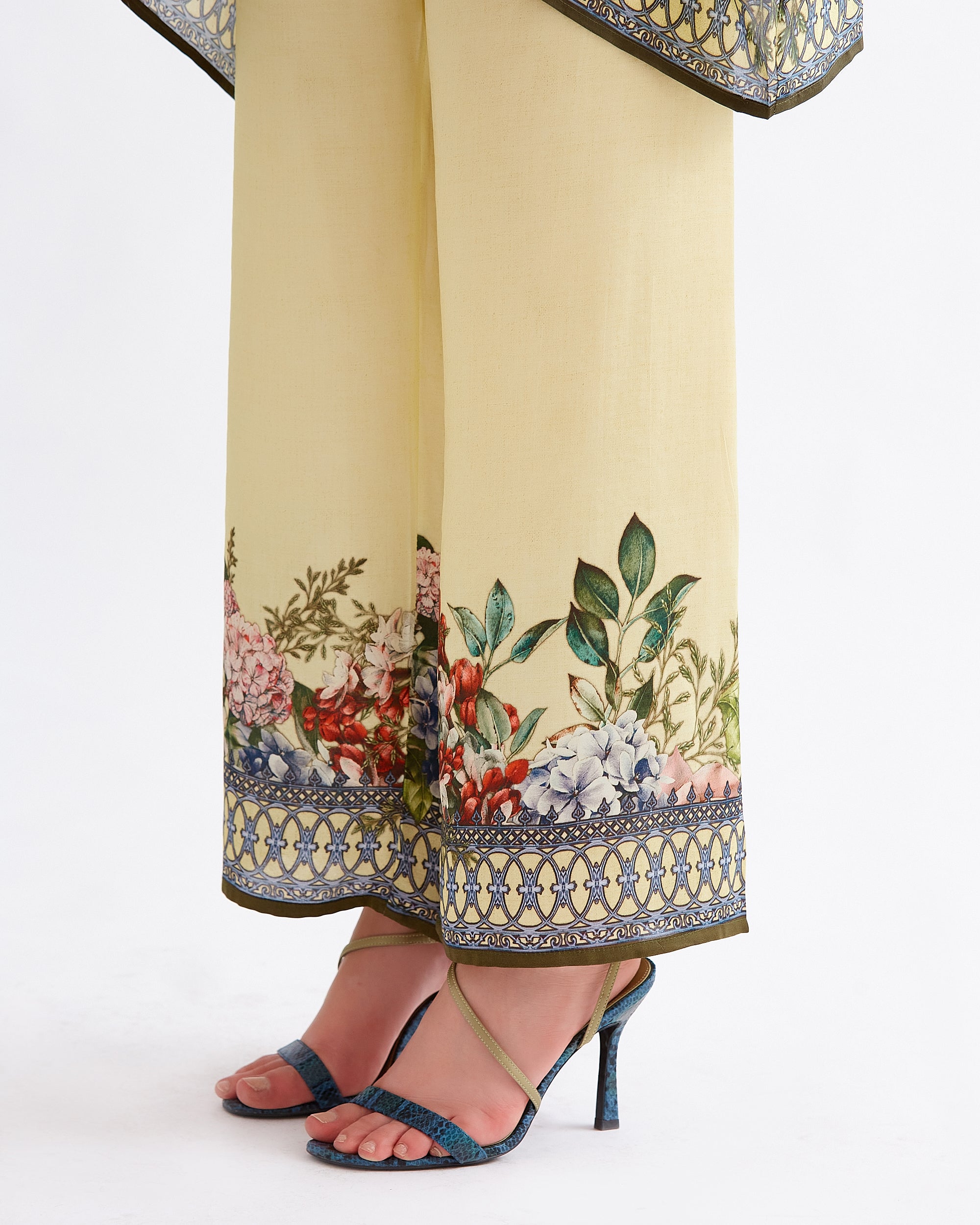 A Notting Hill Summer : Chanel - Buttercup