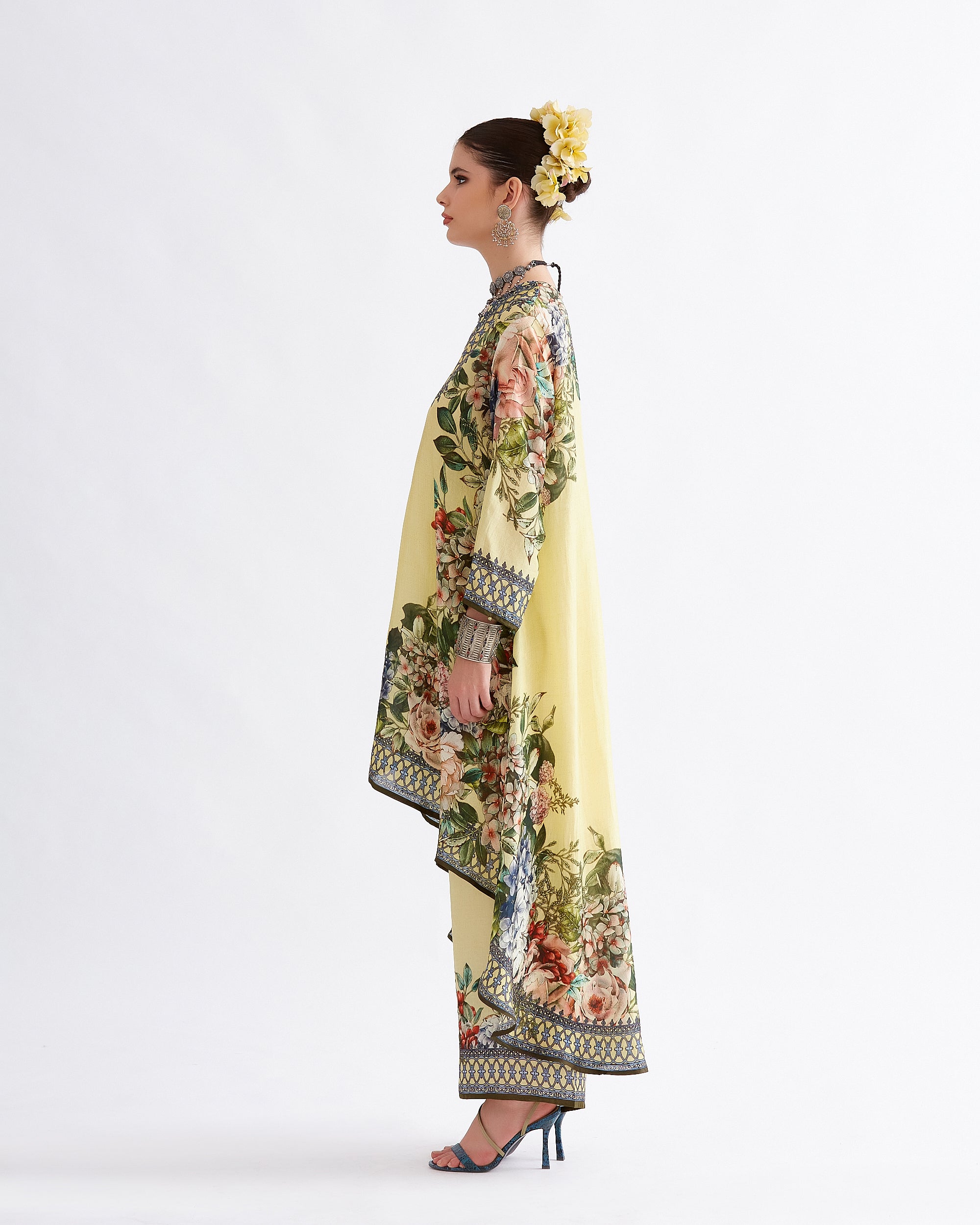 A Notting Hill Summer : Aarvi - Buttercup
