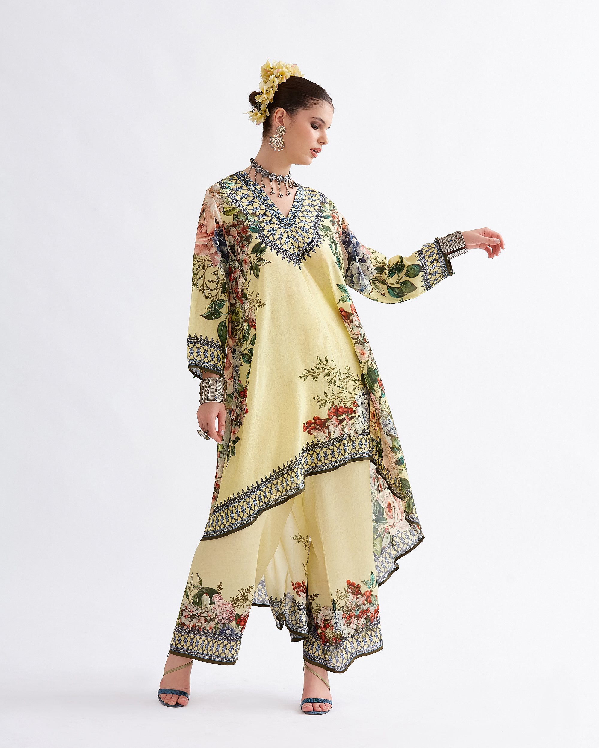 A Notting Hill Summer : Aarvi - Buttercup
