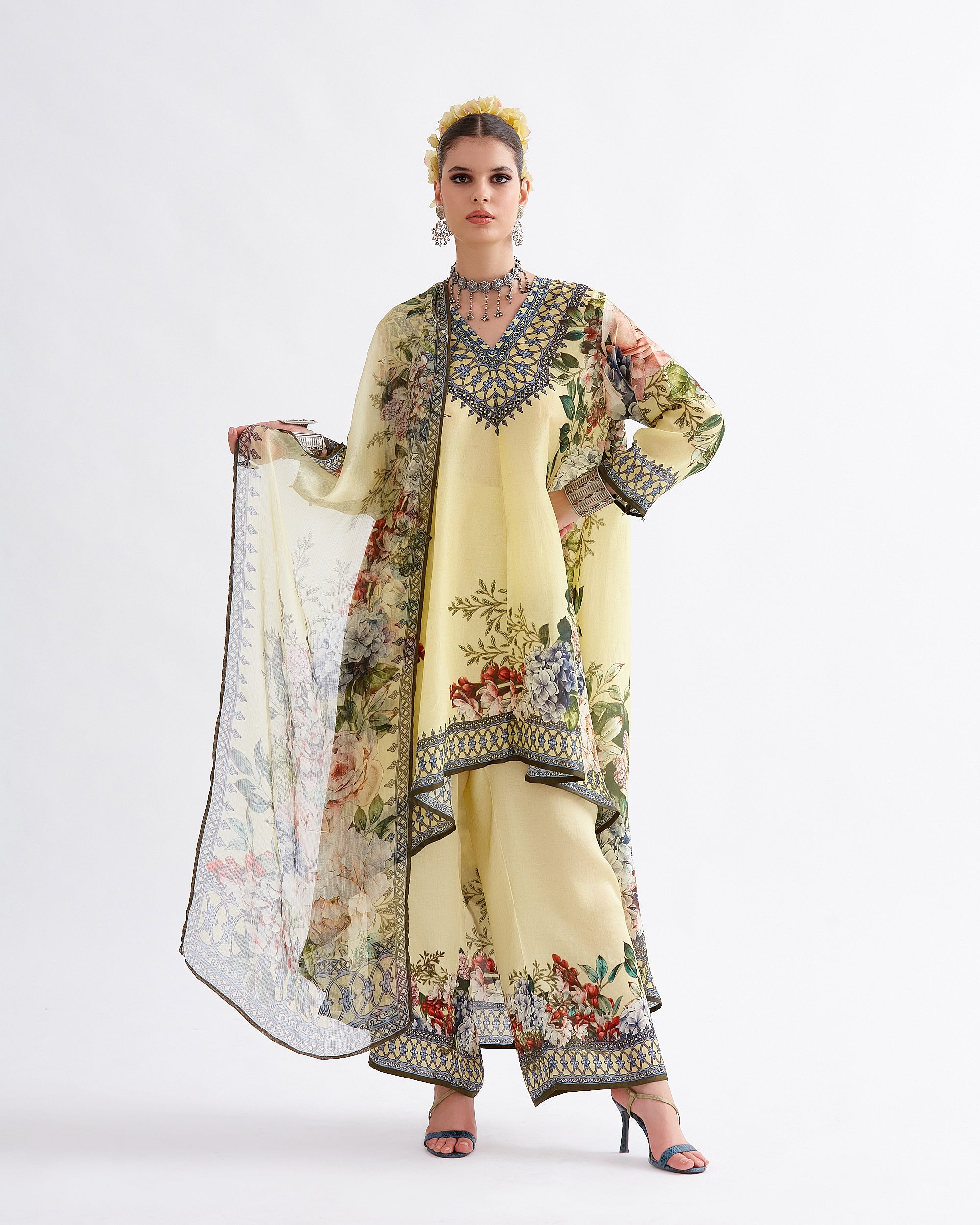 A Notting Hill Summer : Aarvi - Buttercup