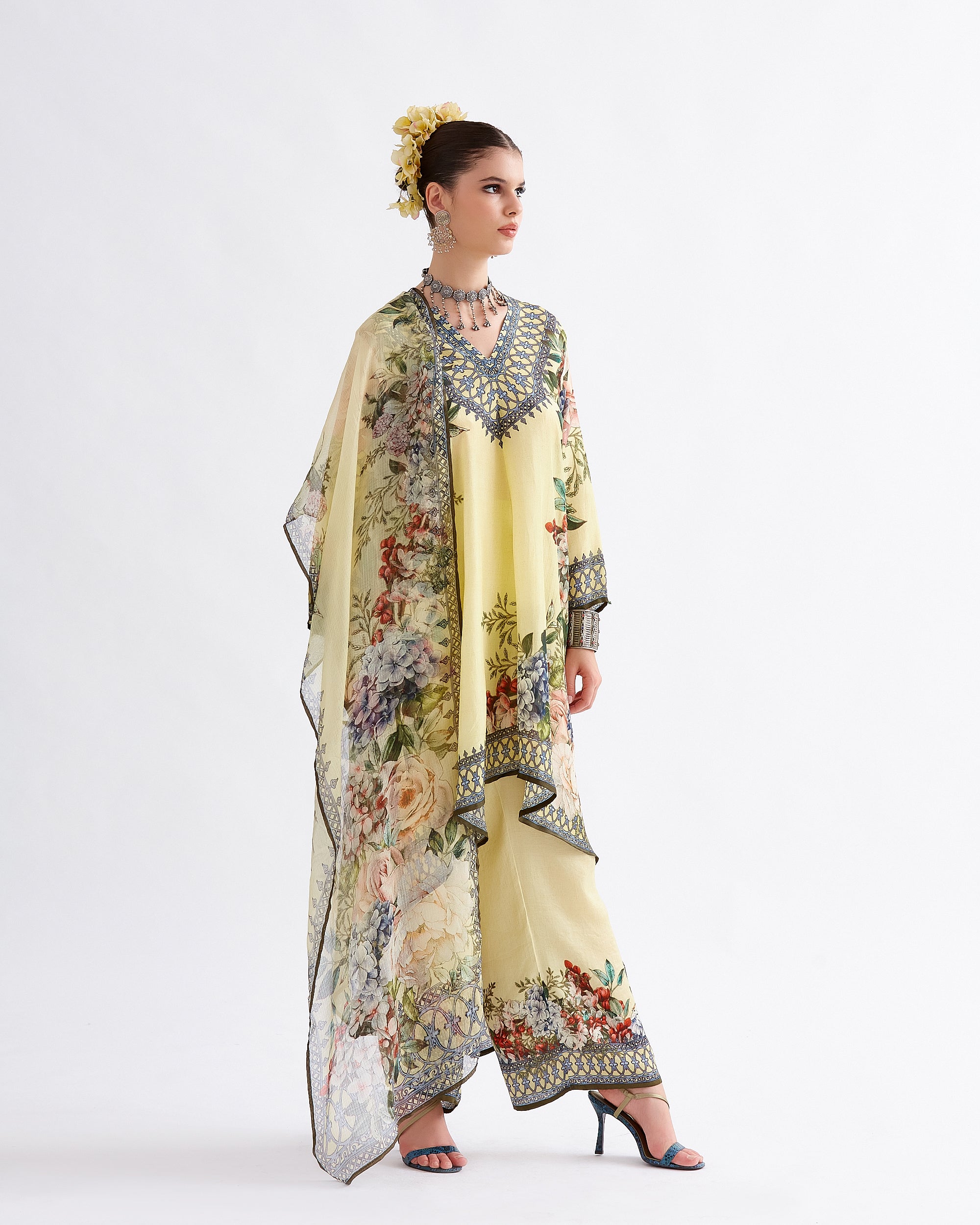 A Notting Hill Summer : Aarvi - Buttercup