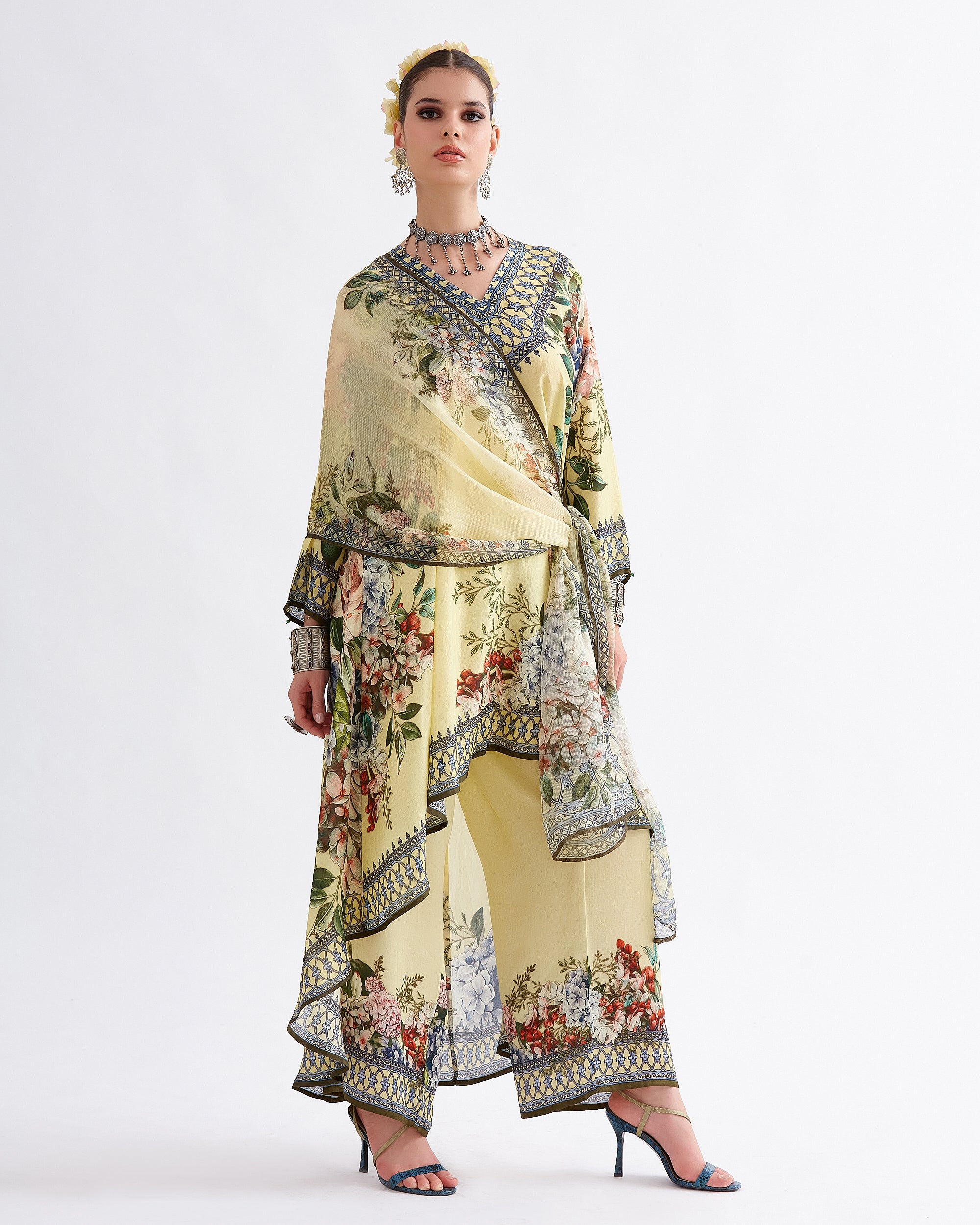 A Notting Hill Summer : Aarvi - Buttercup
