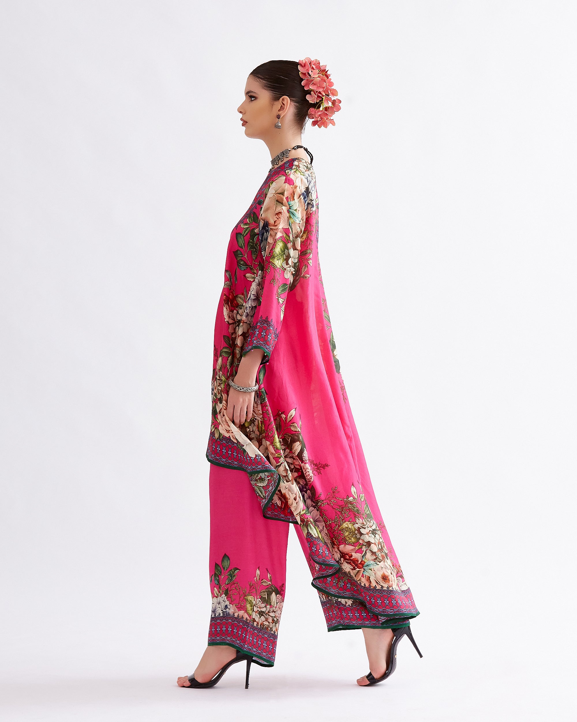 A Notting Hill Summer : Aarvi - Fuchsia