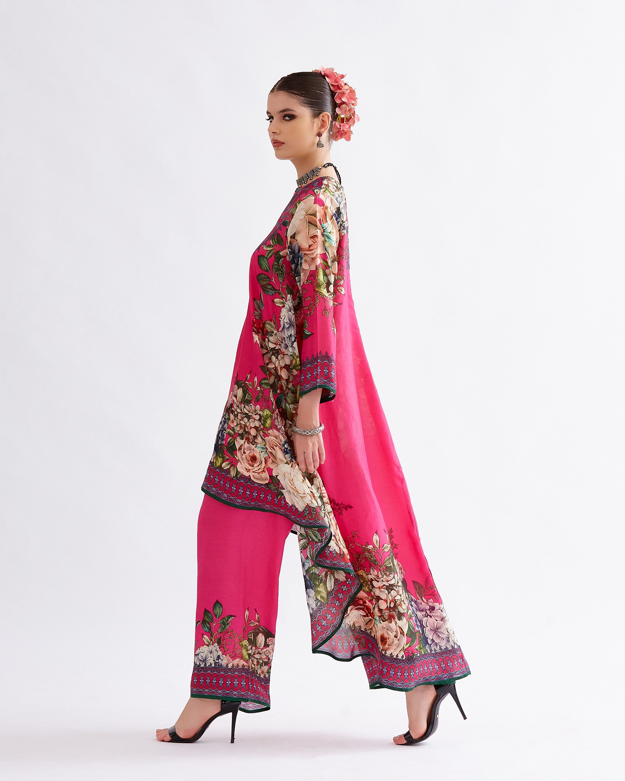 A Notting Hill Summer : Aarvi - Fuchsia