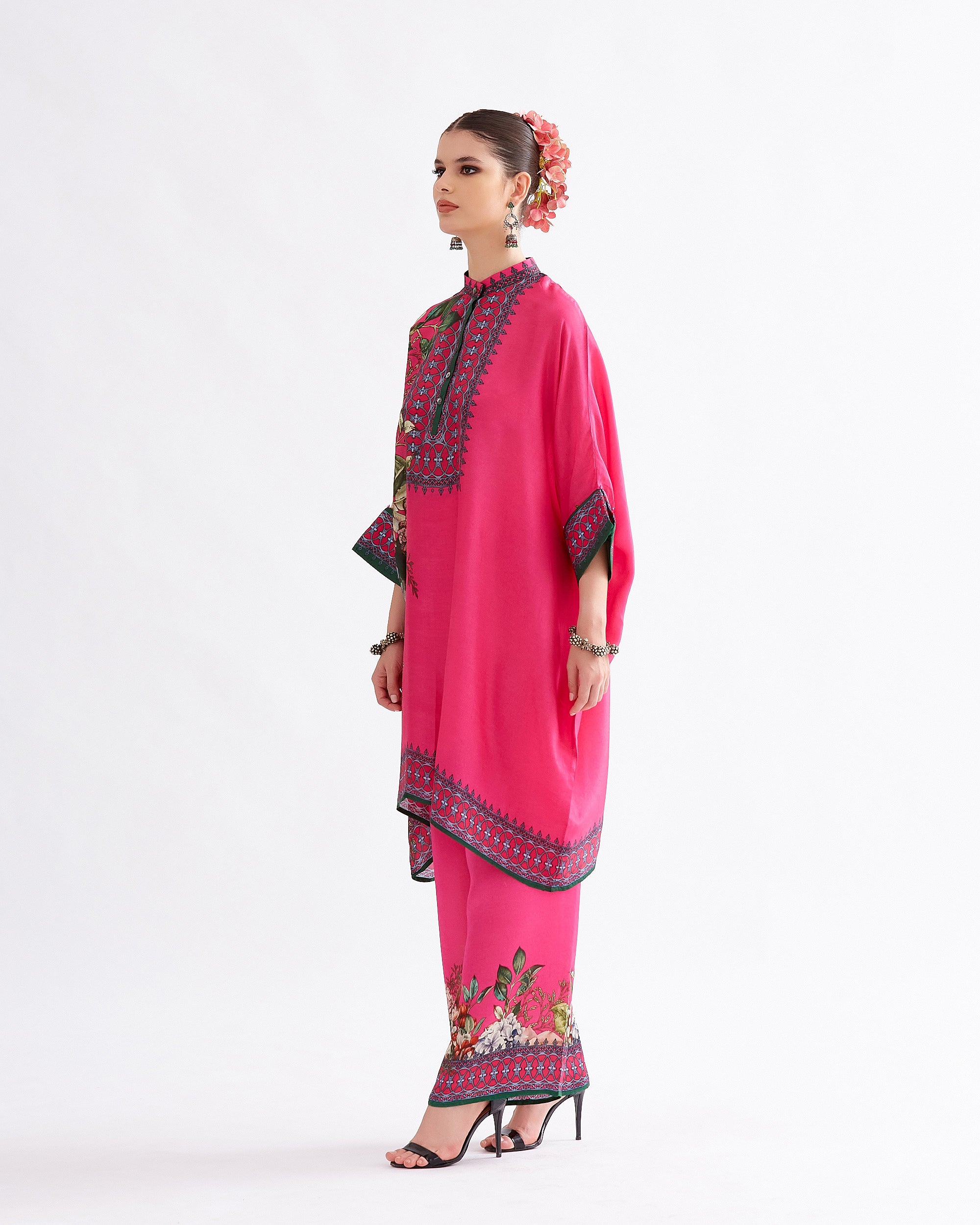A Notting Hill Summer : Chanel 36" - Fuchsia