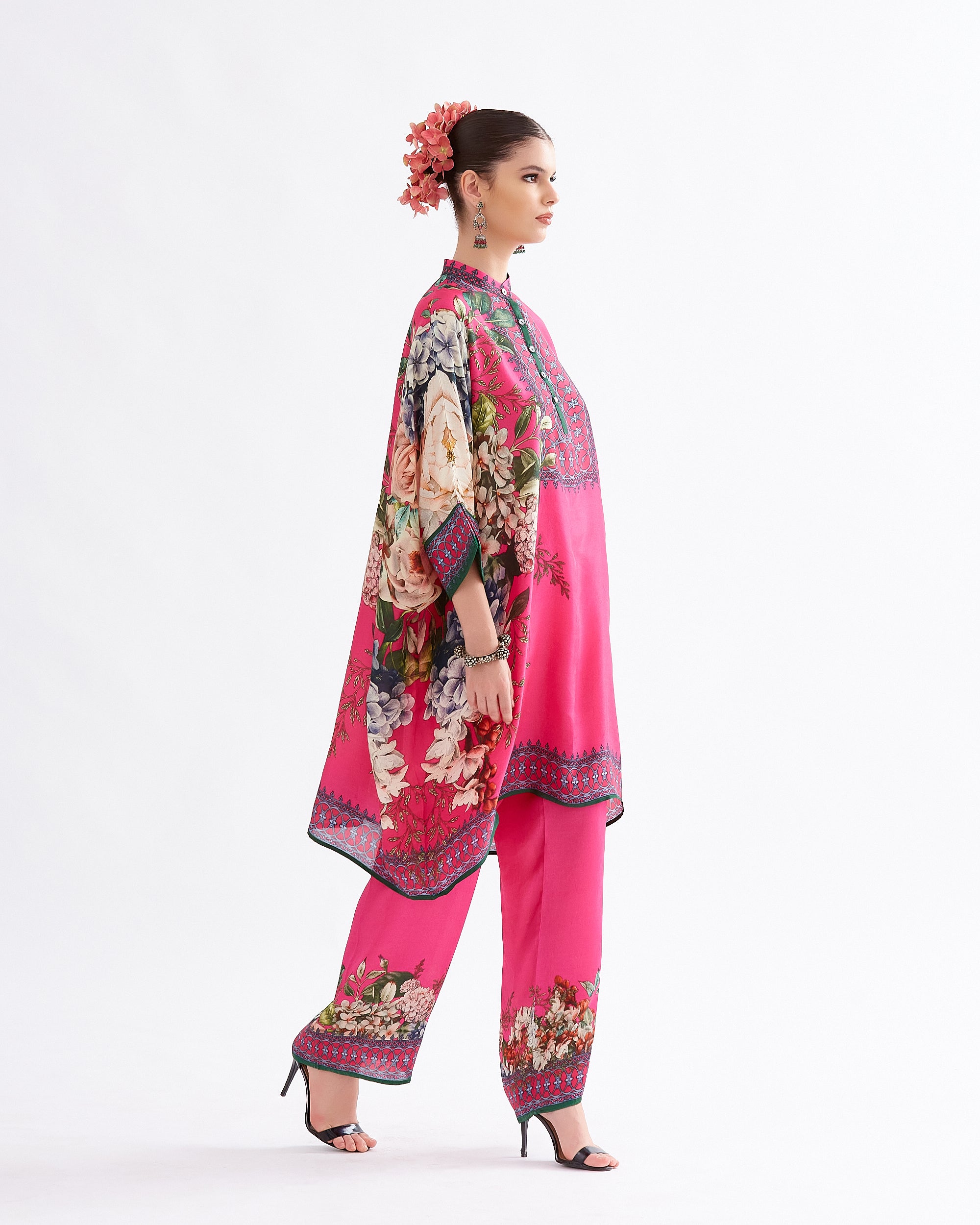 A Notting Hill Summer : Chanel 36" - Fuchsia