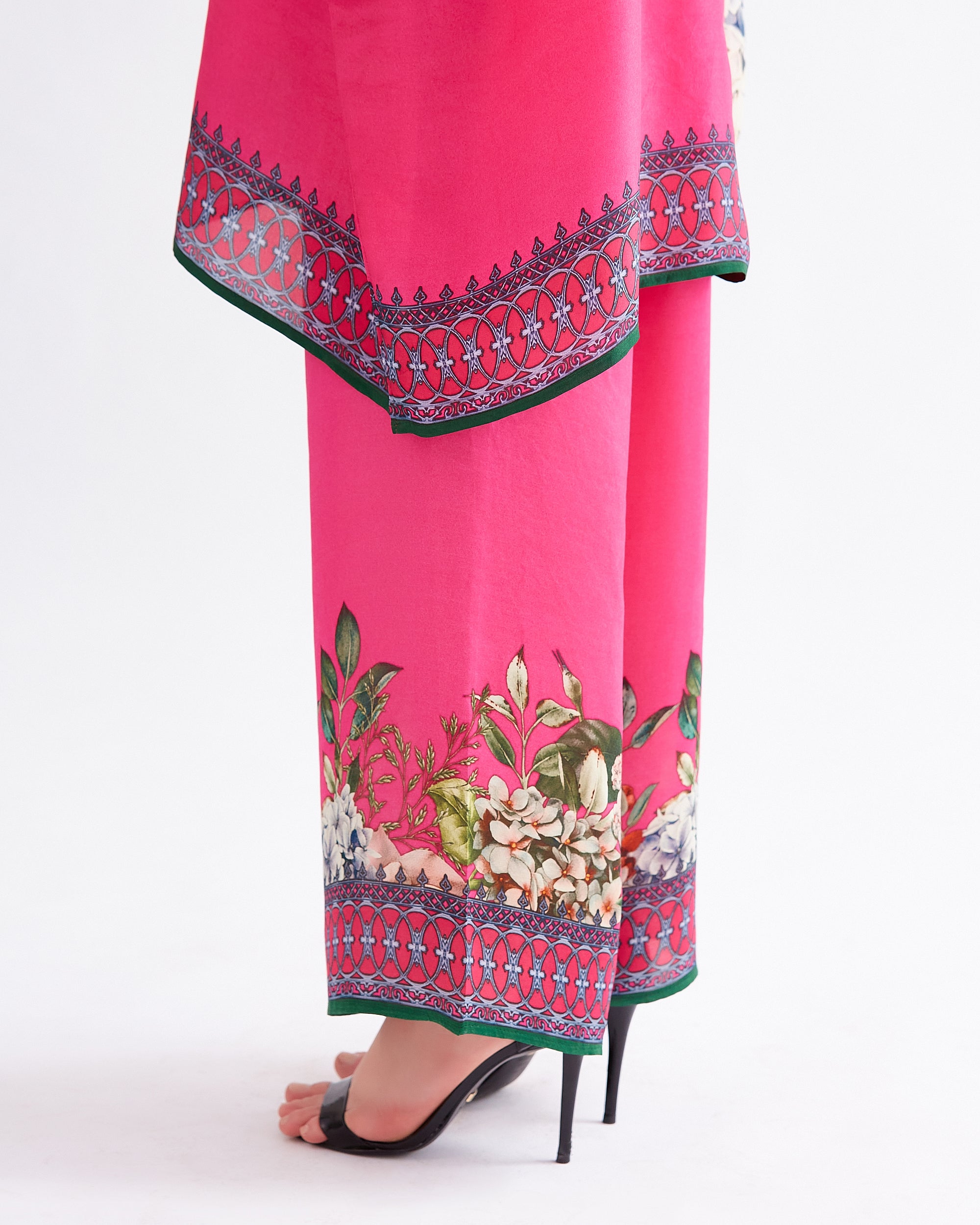 A Notting Hill Summer : Chanel 36" - Fuchsia