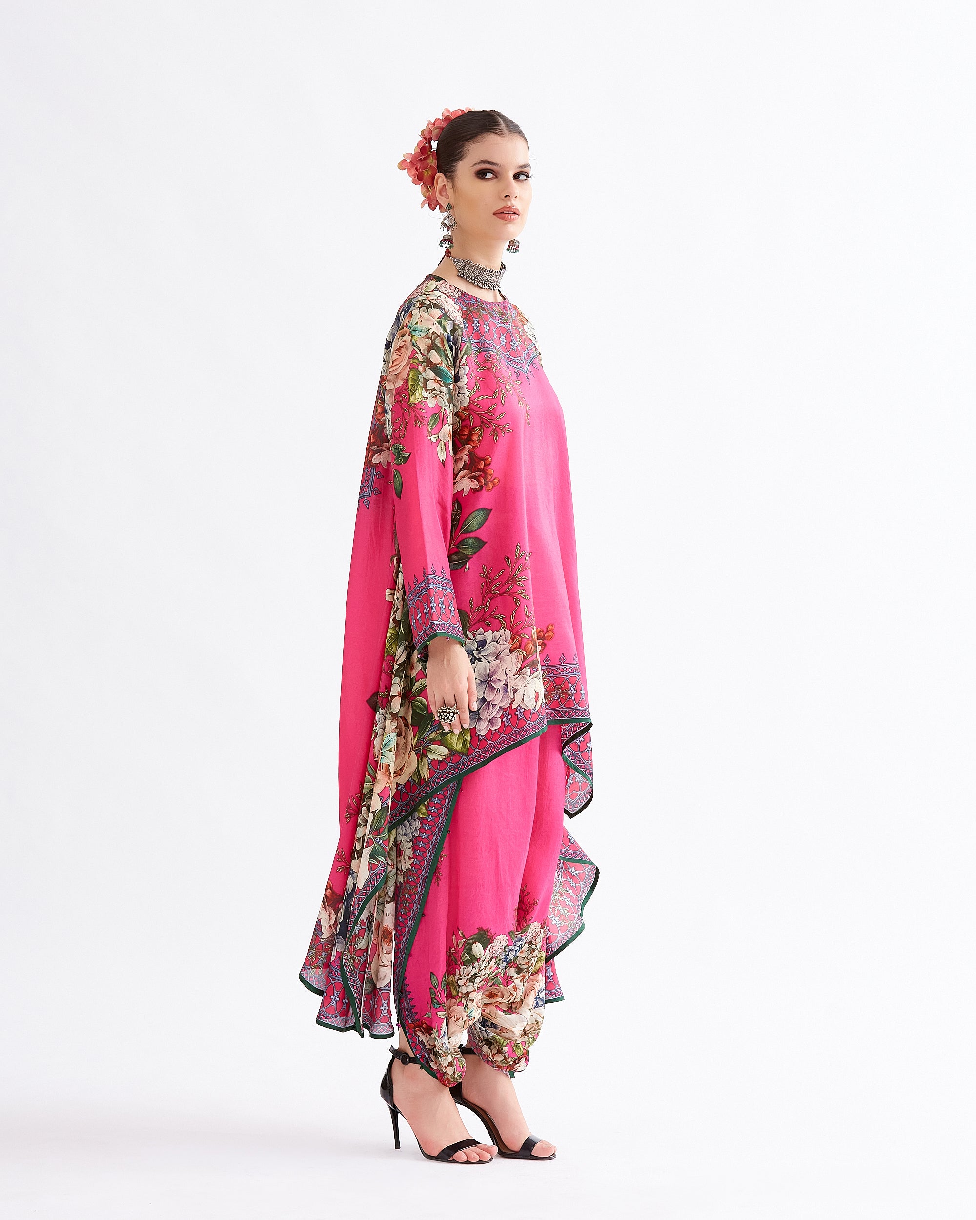 A Notting Hill Summer : Aafreen - Fuchsia