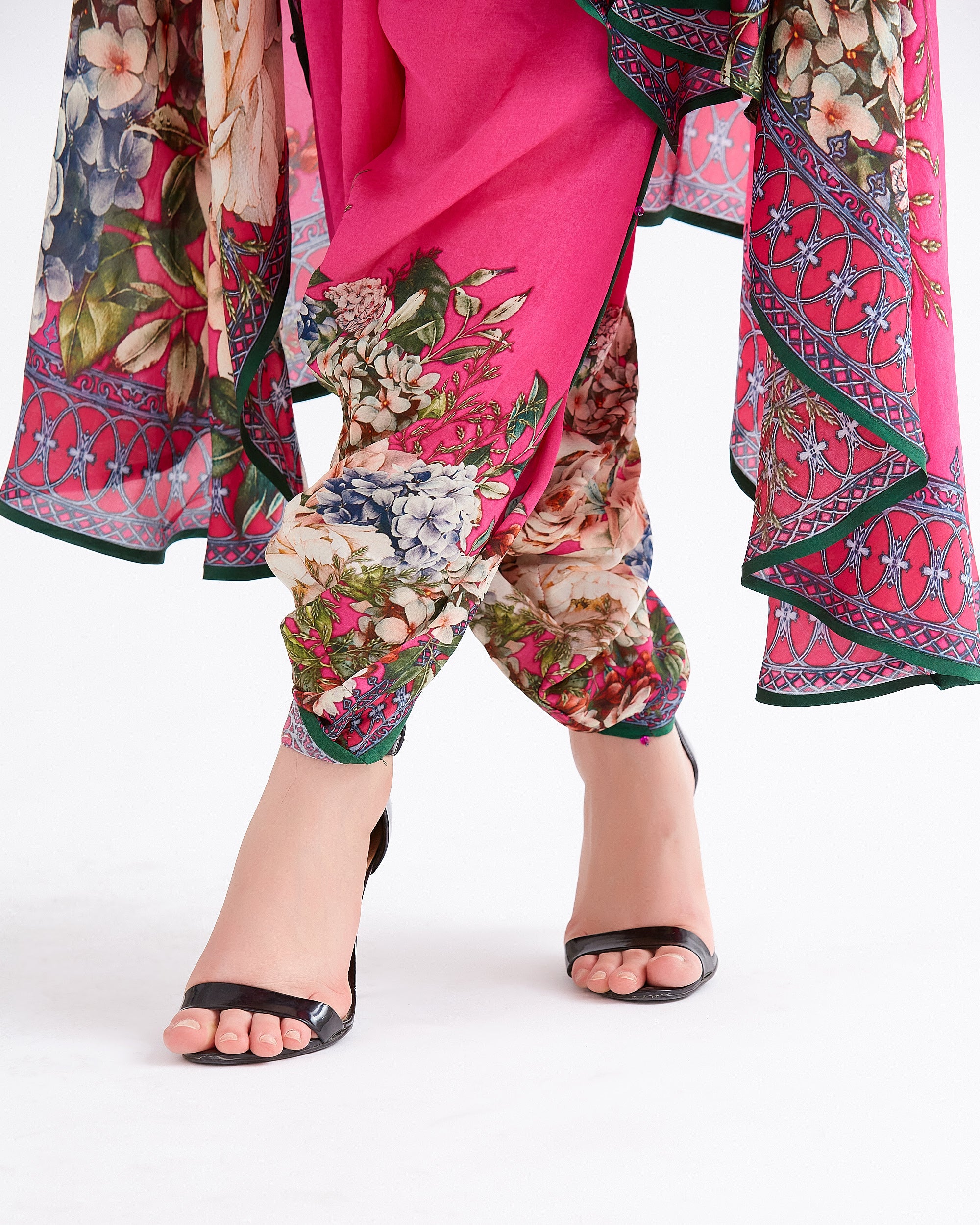 A Notting Hill Summer : Aafreen - Fuchsia