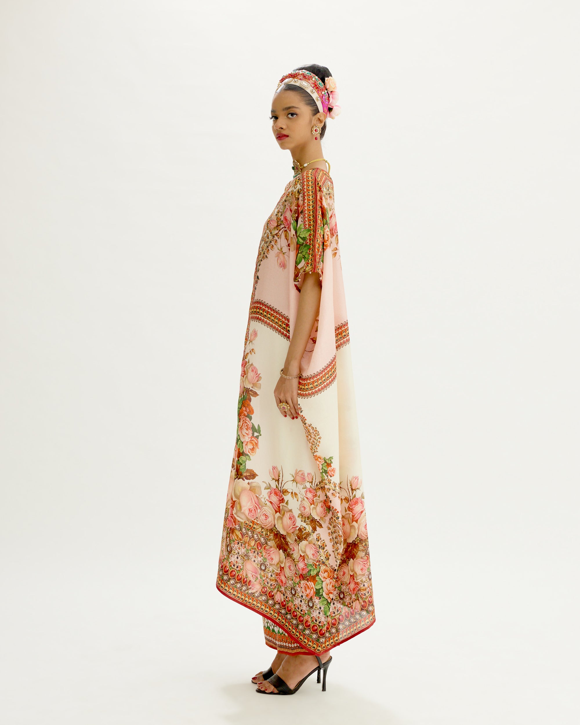 Pakeezah : Majida - White/Blush