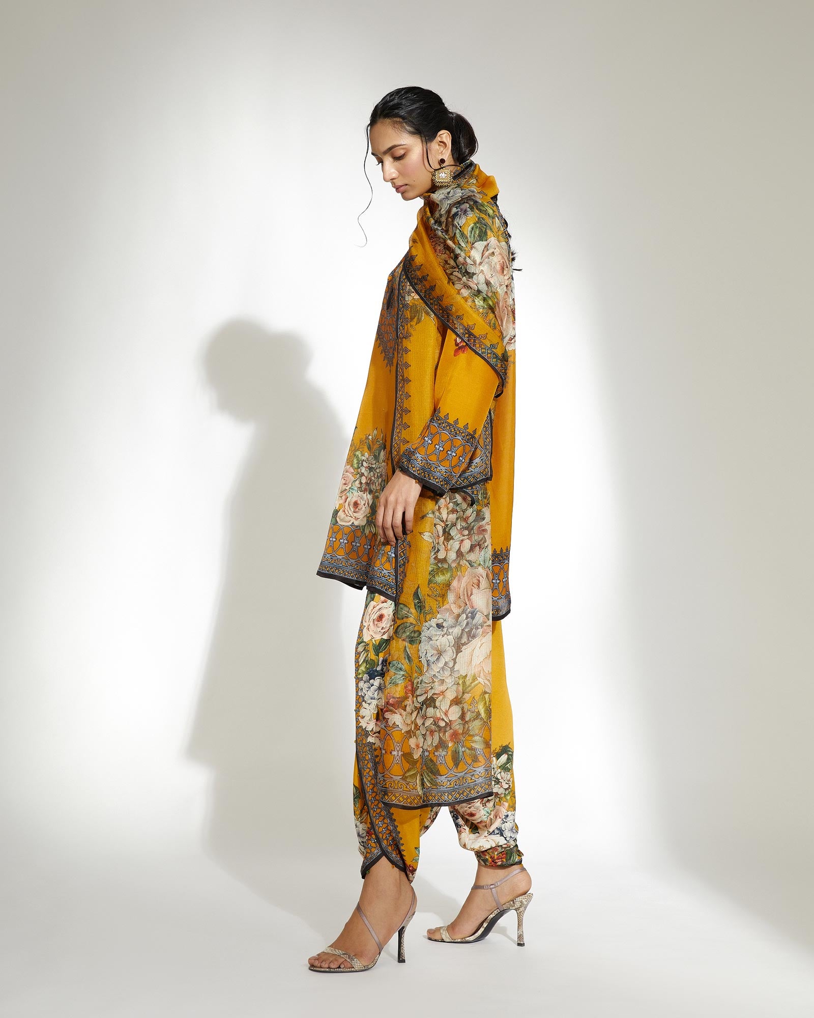 A Notting Hill Summer : Reza - Mustard