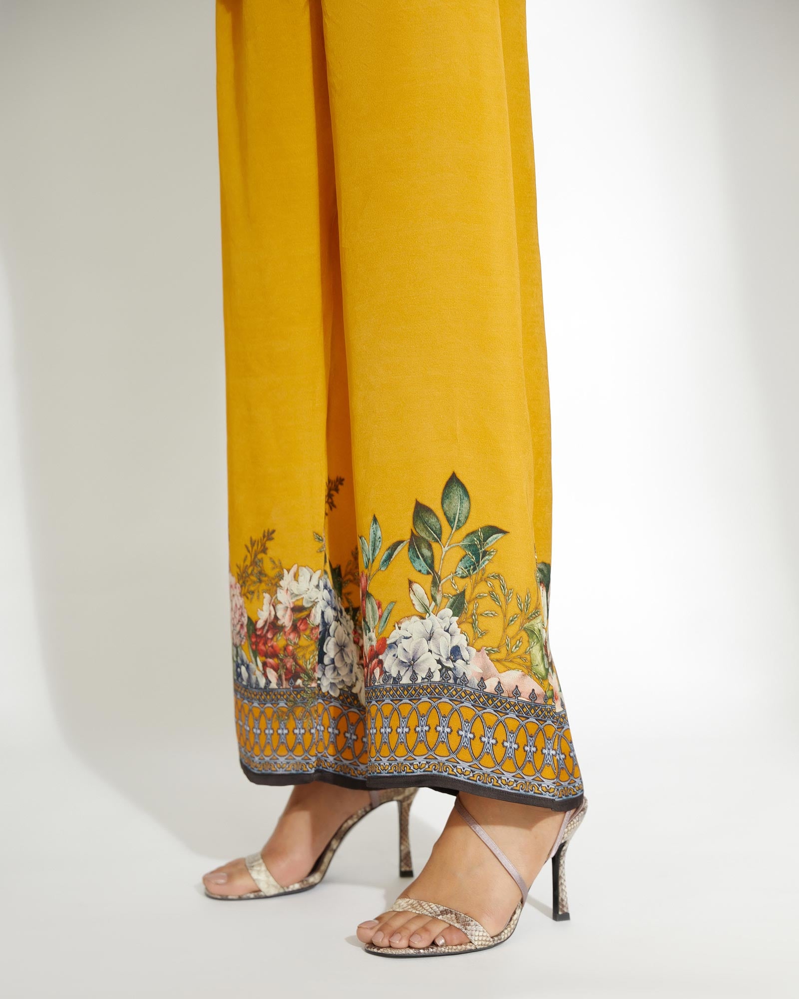 A Notting Hill Summer : Maizah - Mustard