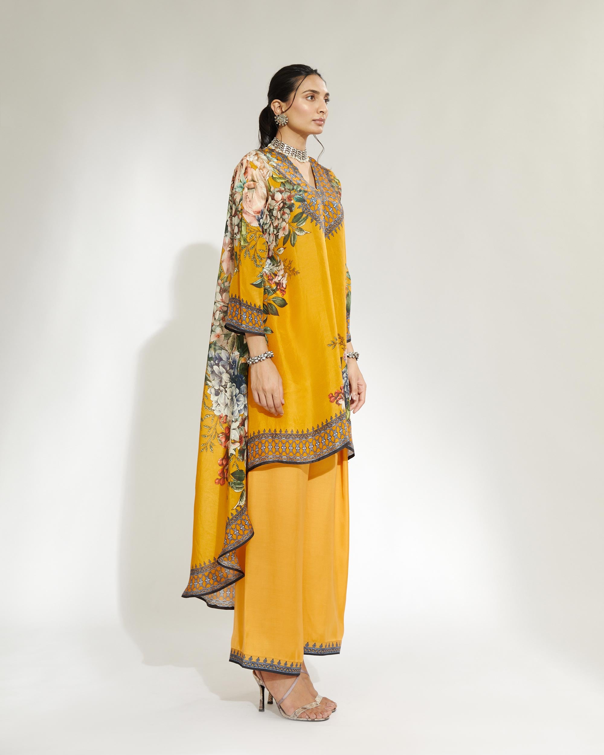 A Notting Hill Summer : Aarvi - Mustard