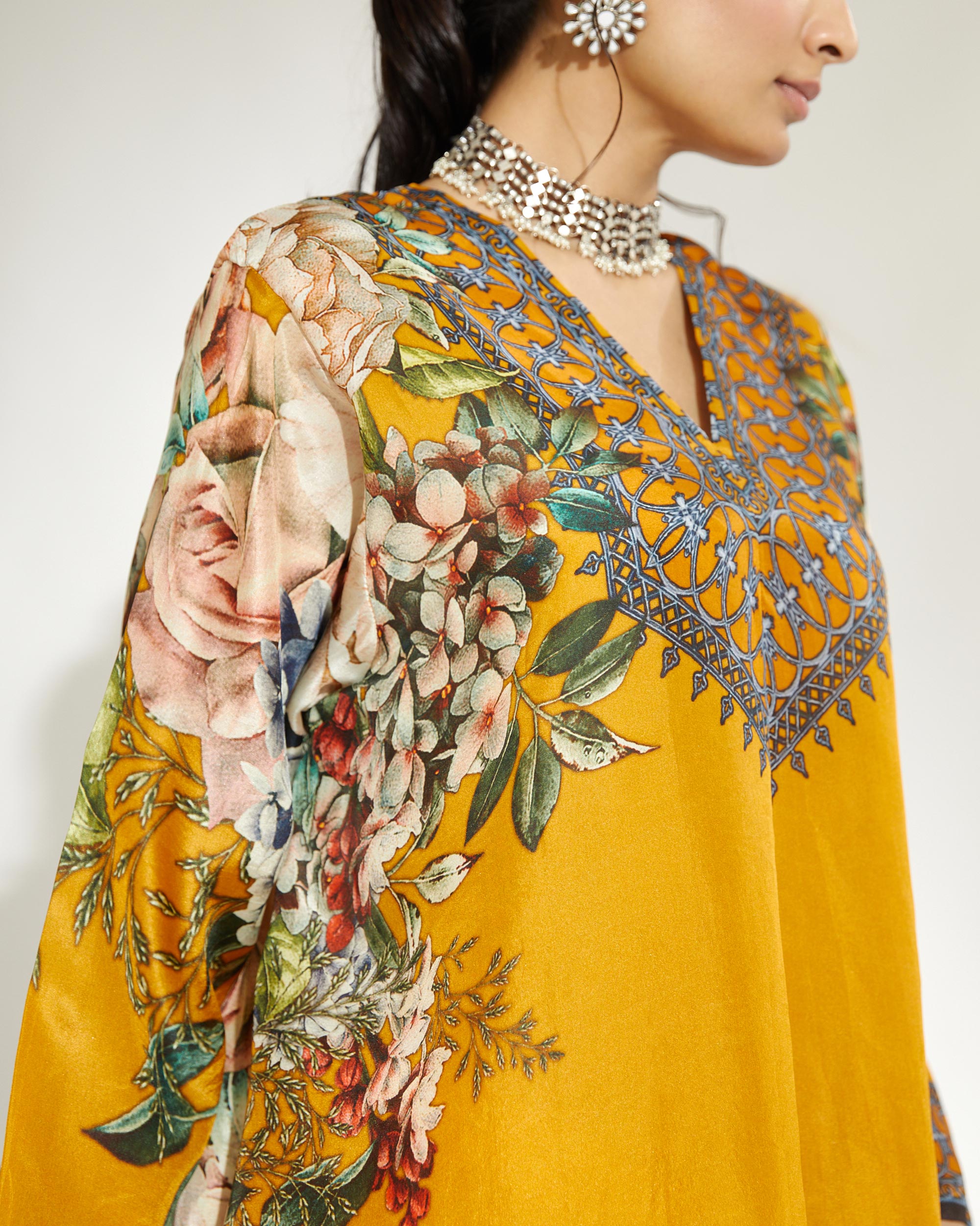 A Notting Hill Summer : Aarvi - Mustard