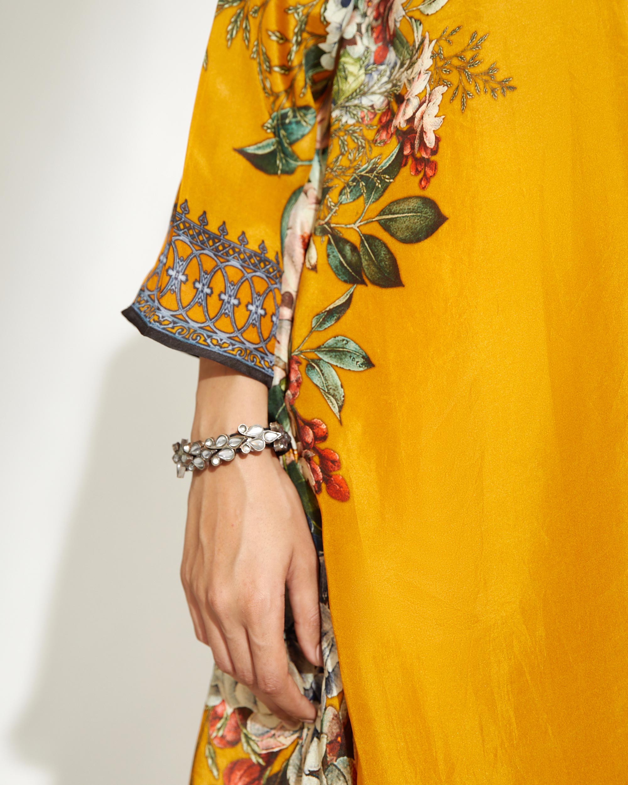 A Notting Hill Summer : Aarvi - Mustard