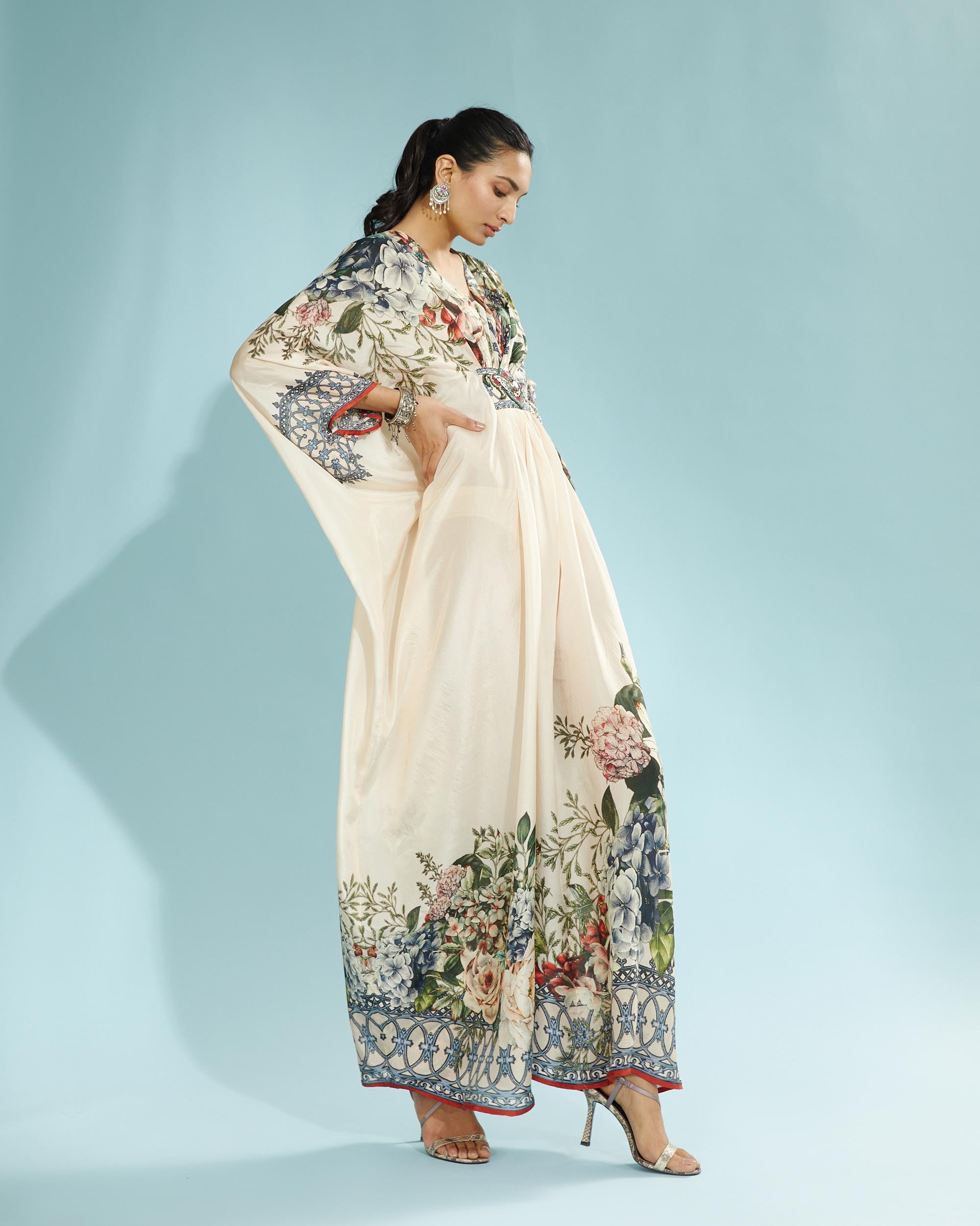 A Notting Hill Summer : Imama - Beige