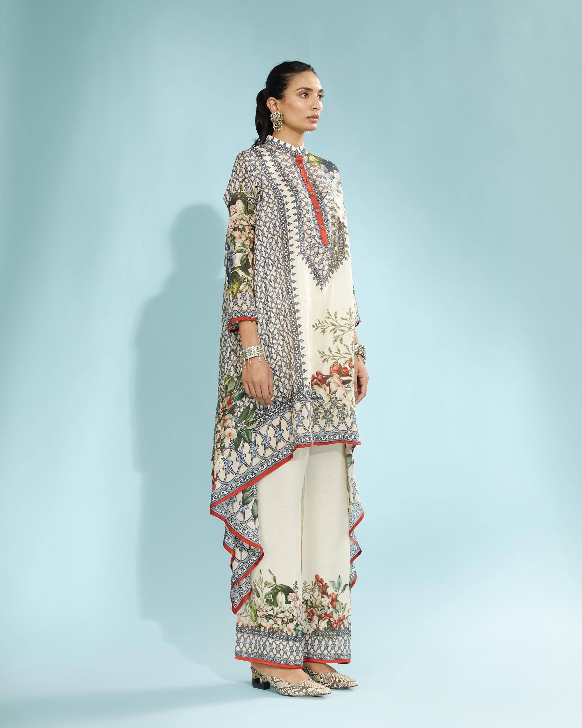 A Notting Hill Summer : Navya - Beige