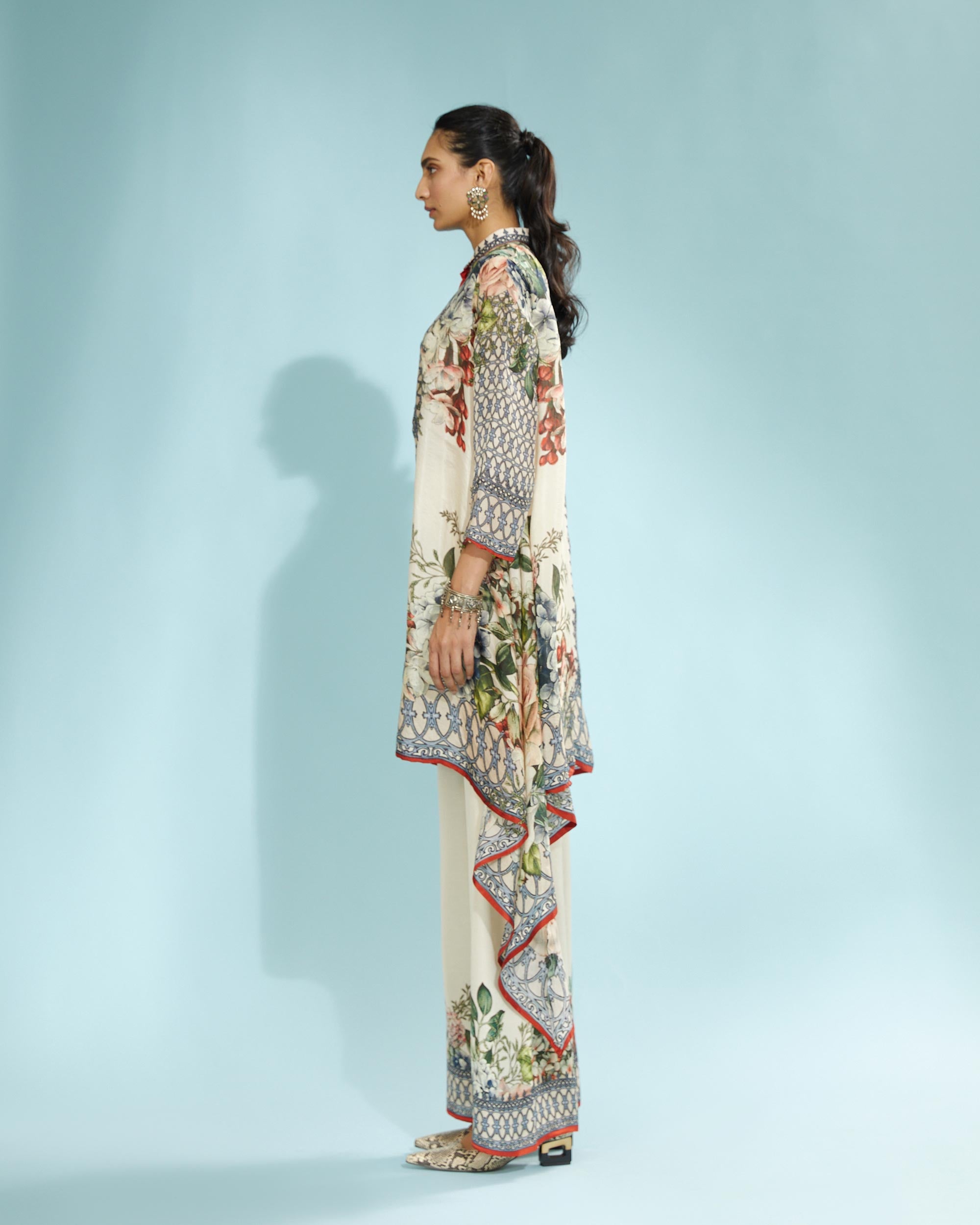 A Notting Hill Summer : Navya - Beige