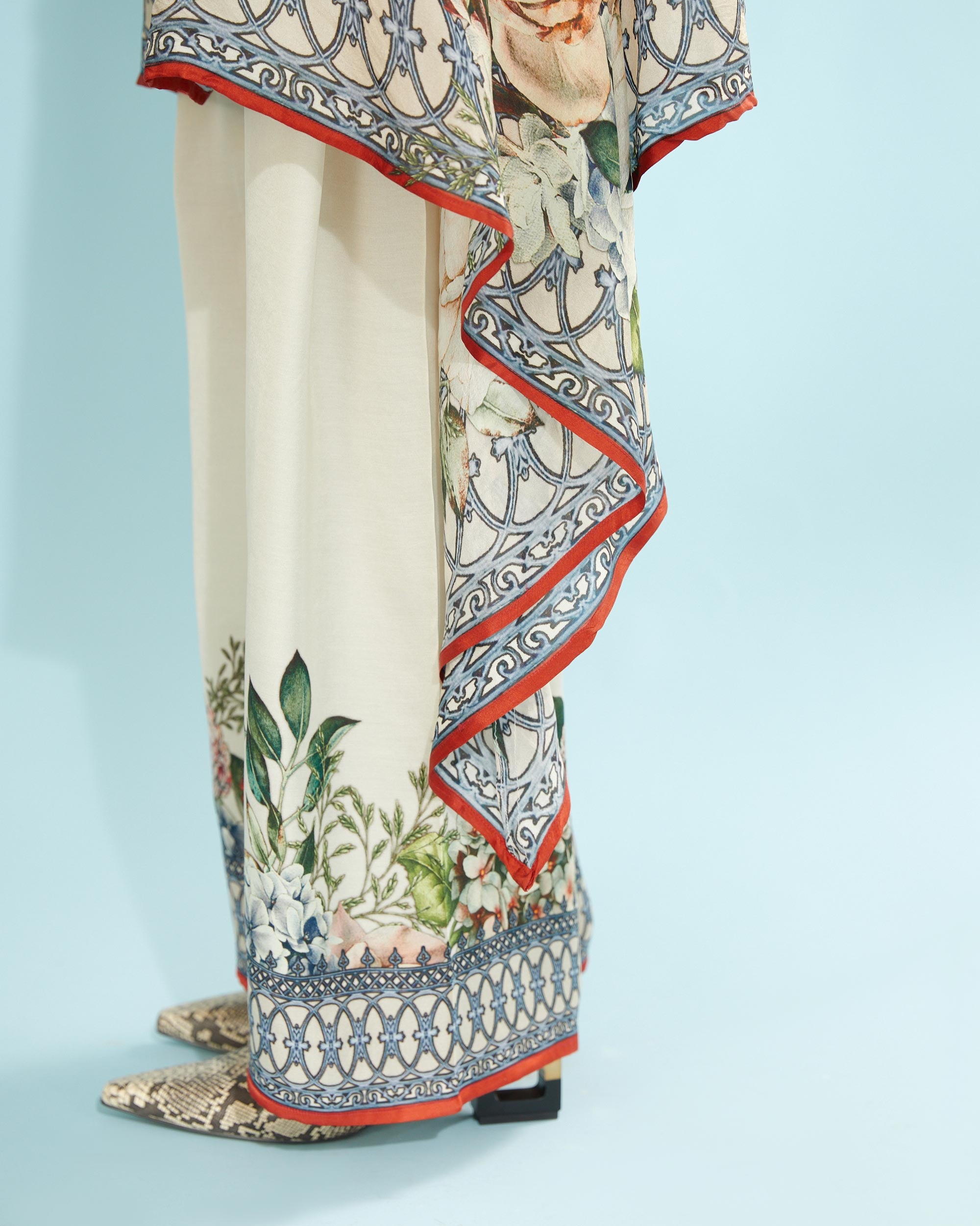 A Notting Hill Summer : Navya - Beige