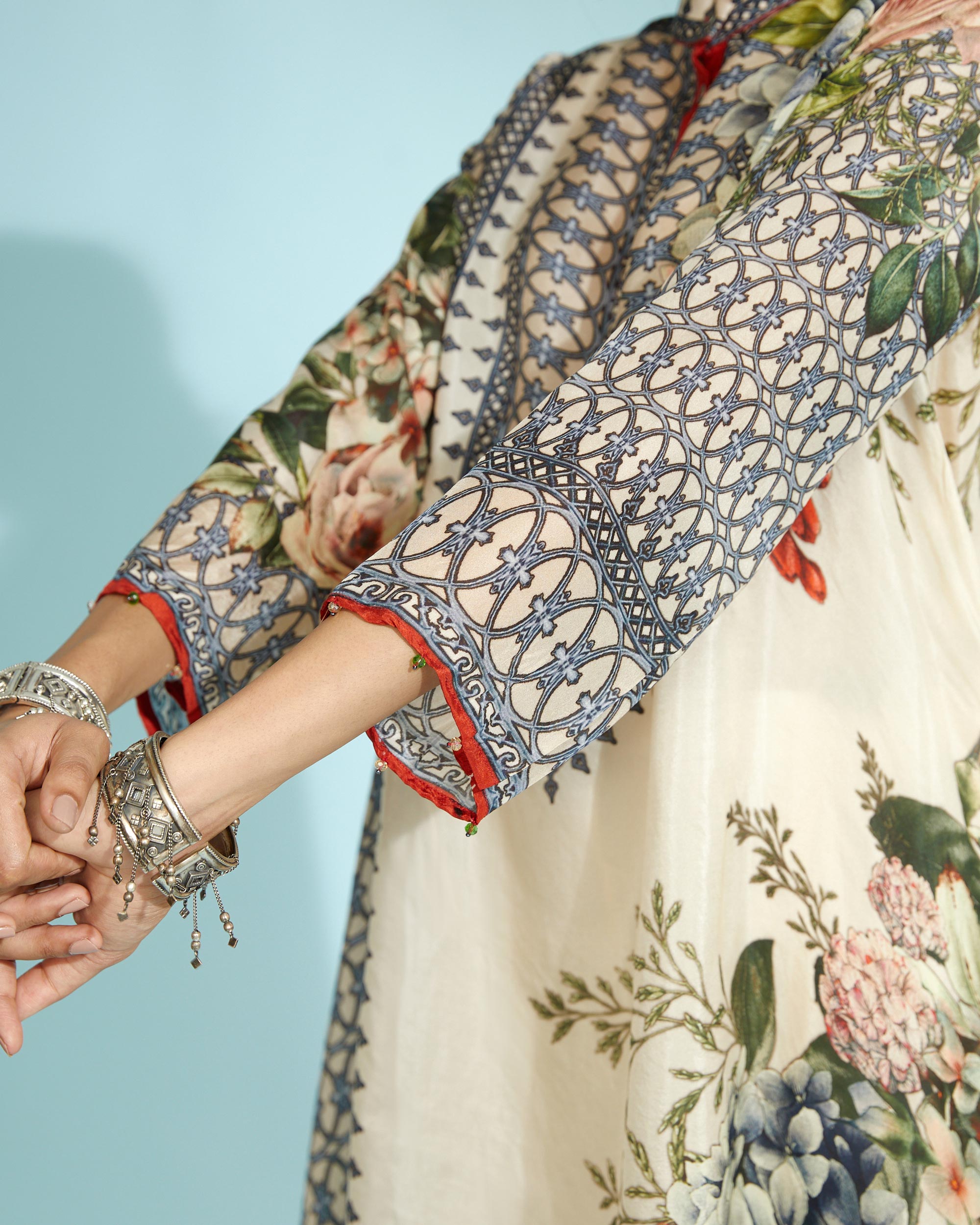 A Notting Hill Summer : Navya - Beige