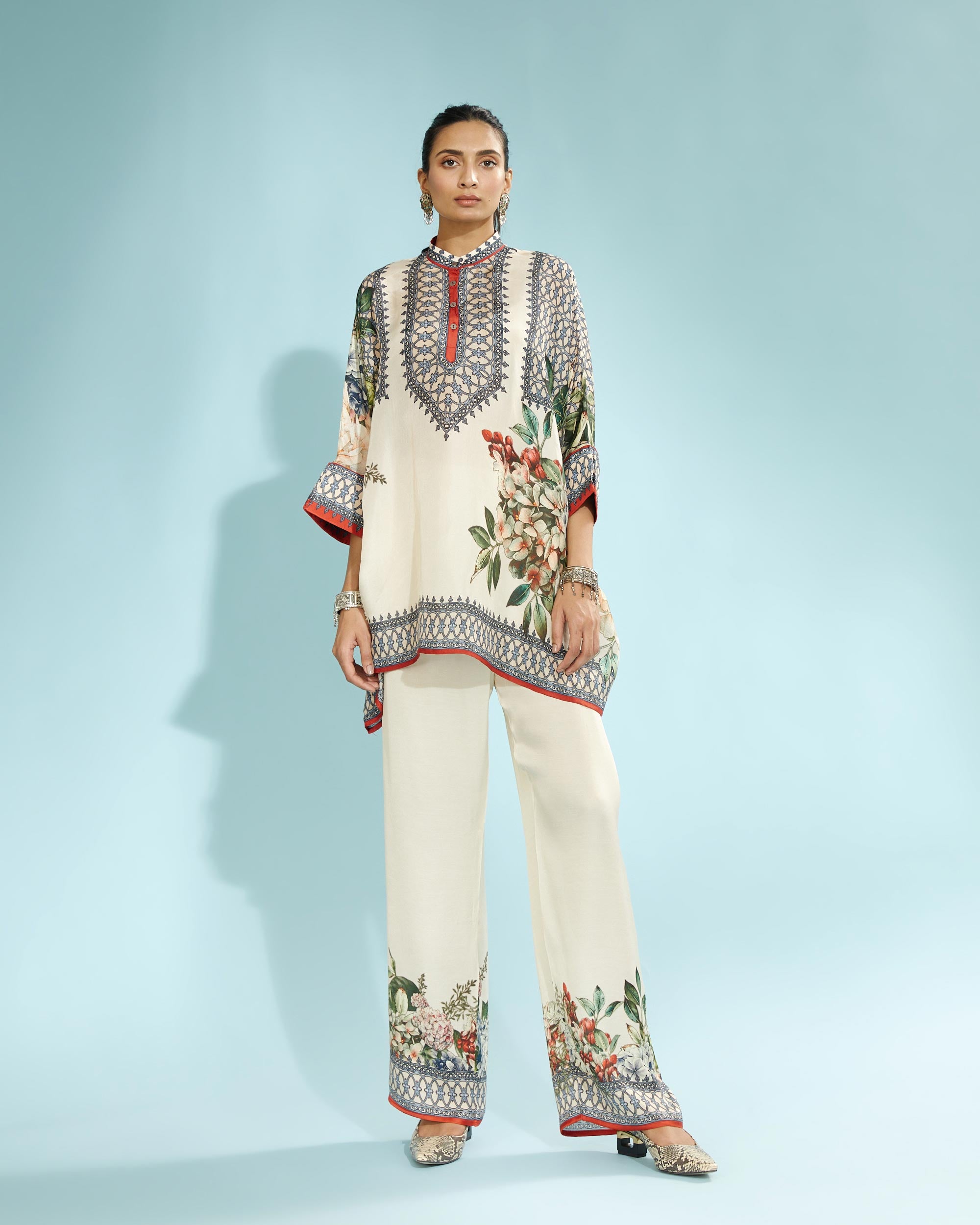 A Notting Hill Summer : Chanel - Beige