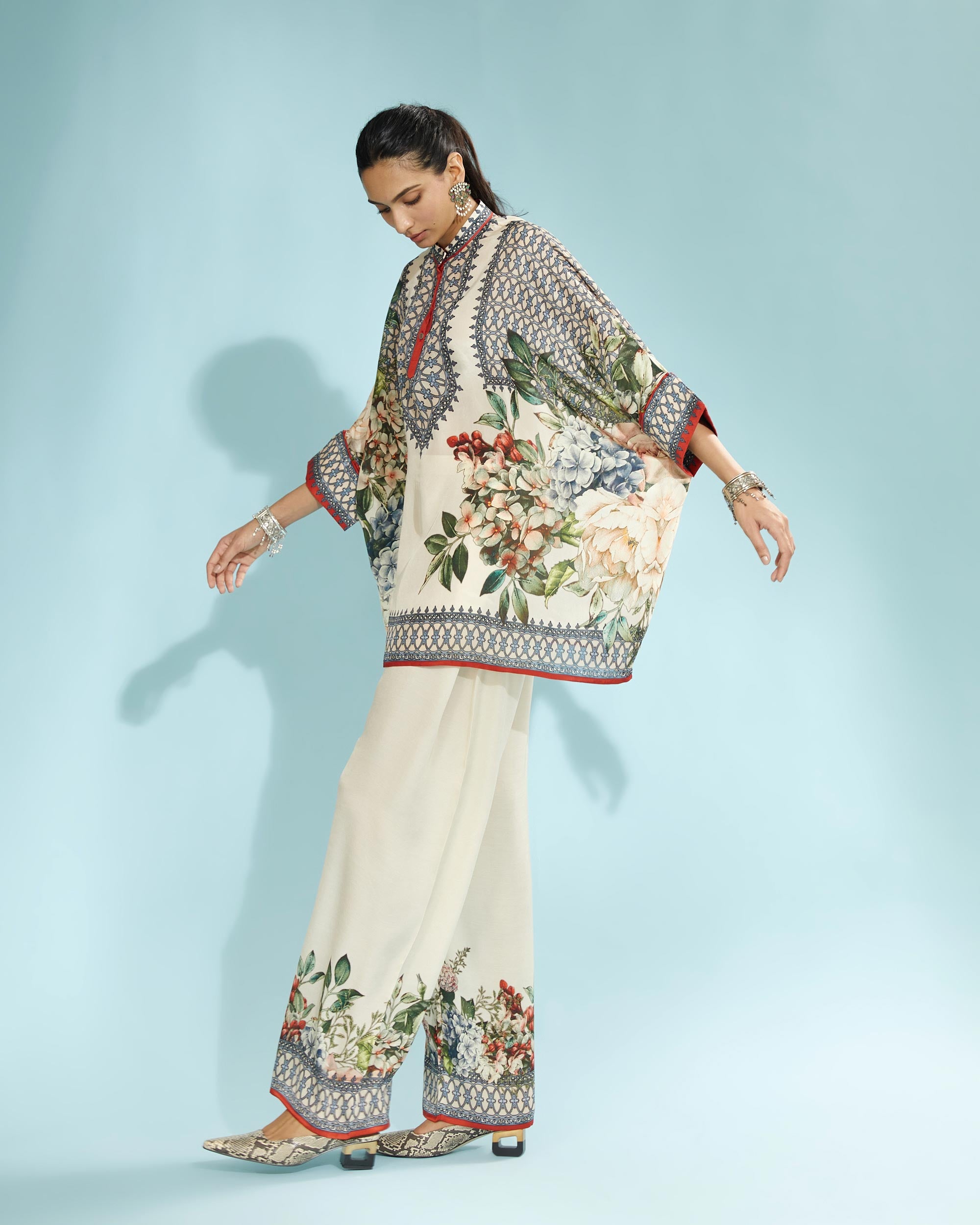 A Notting Hill Summer : Chanel - Beige