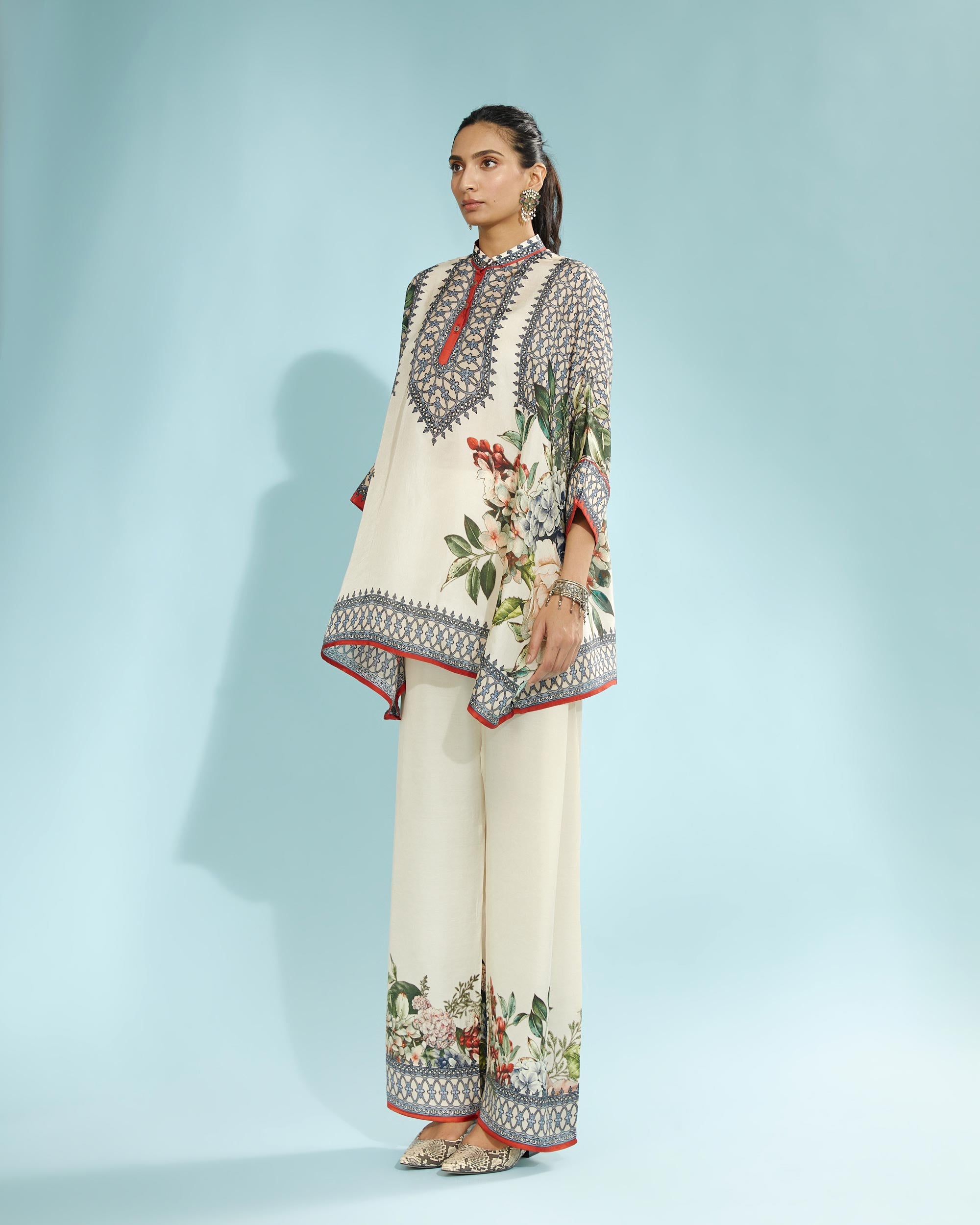 A Notting Hill Summer : Chanel - Beige