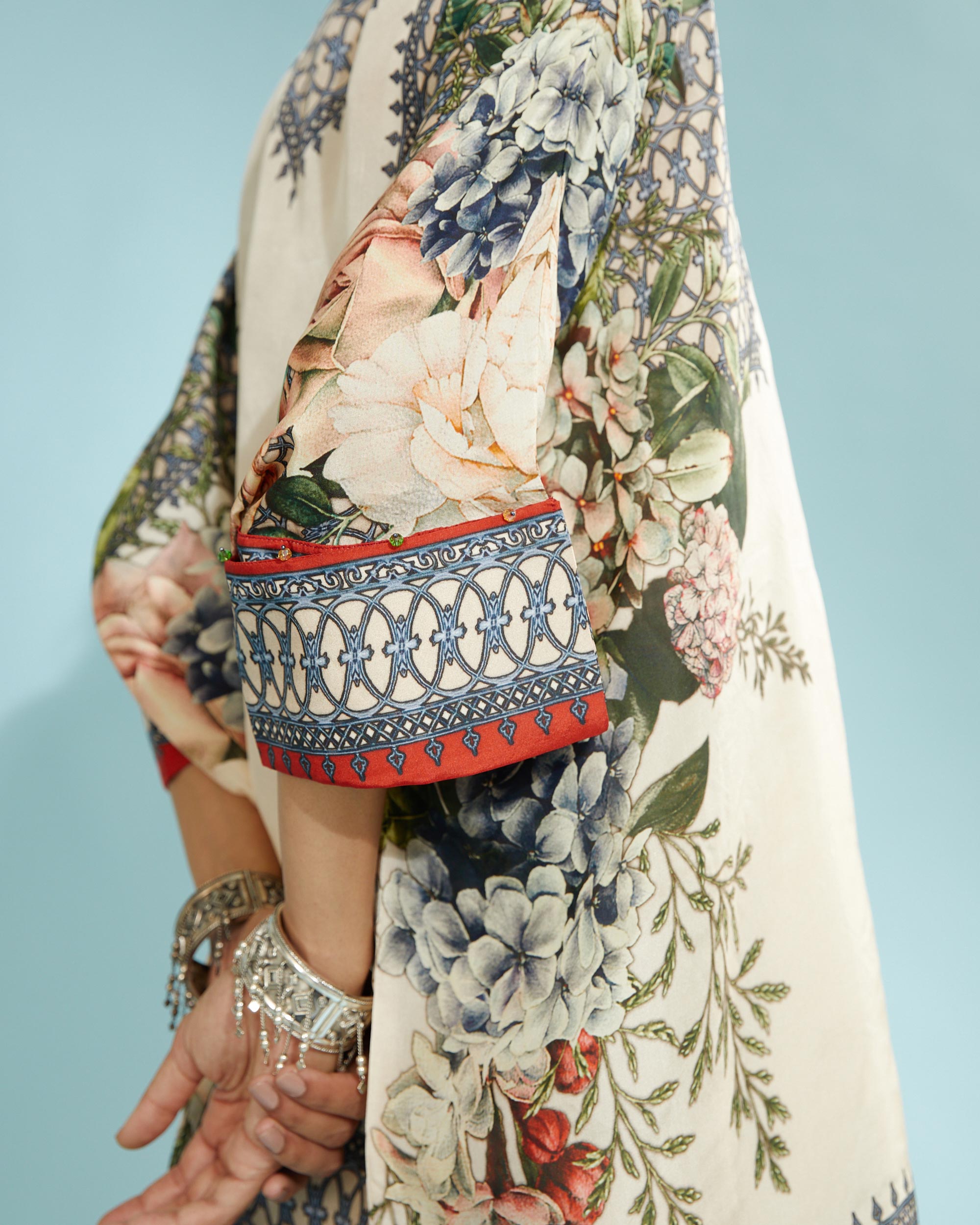 A Notting Hill Summer : Chanel - Beige